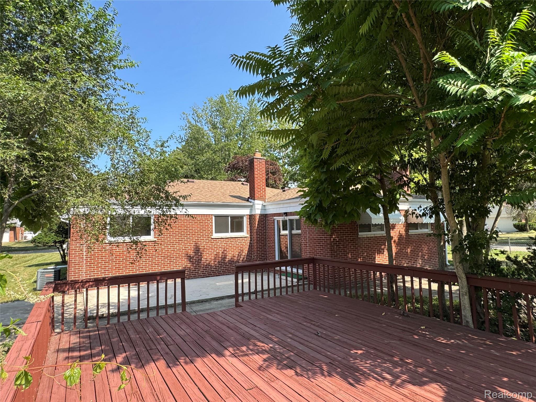 19980 Dorset Street Property Photo 3