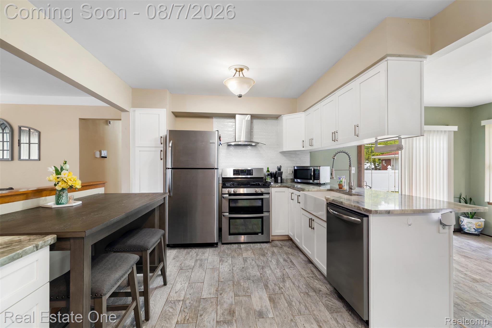 24665 Oriole Street Property Photo 5