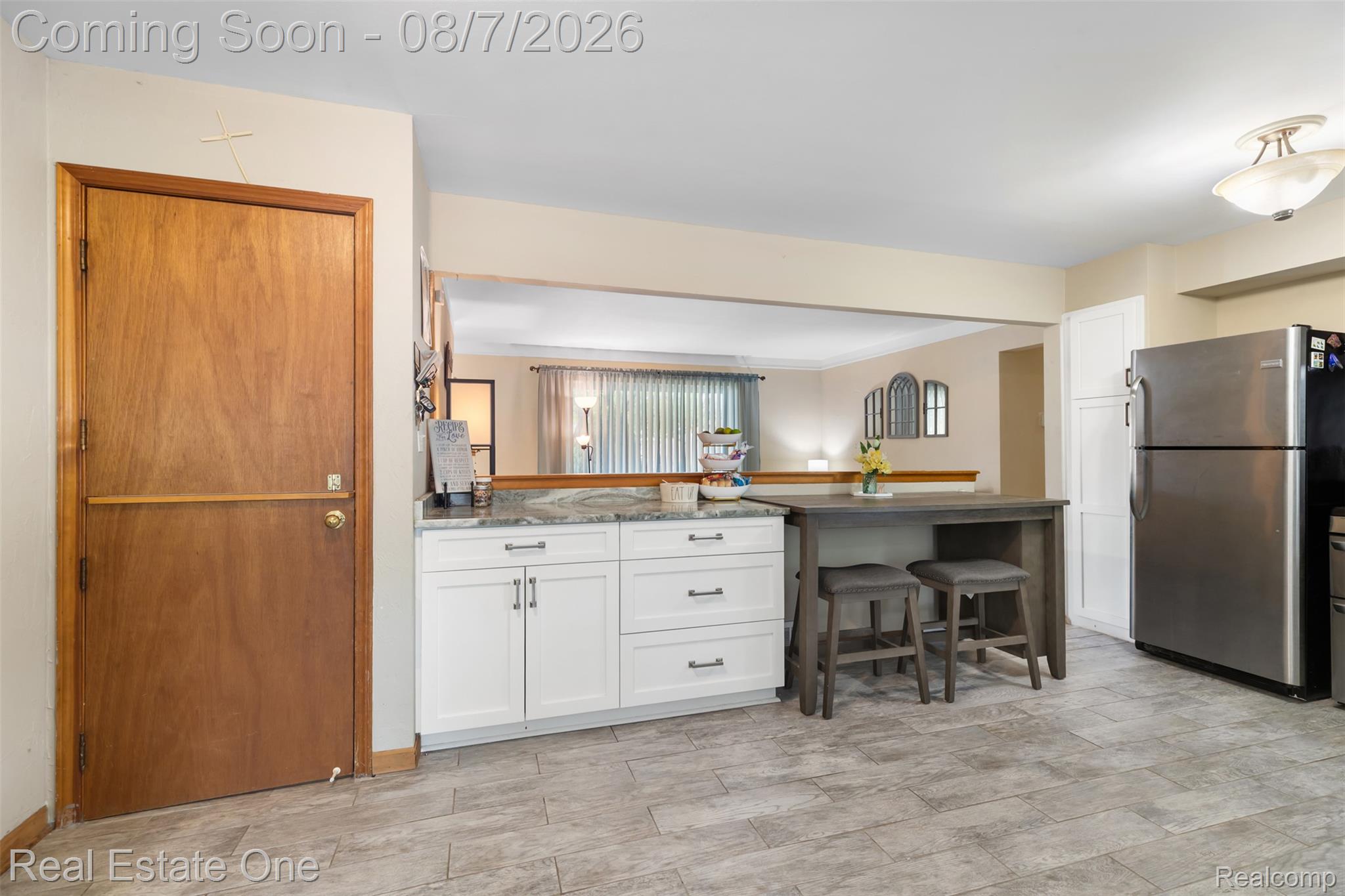24665 Oriole Street Property Photo 6