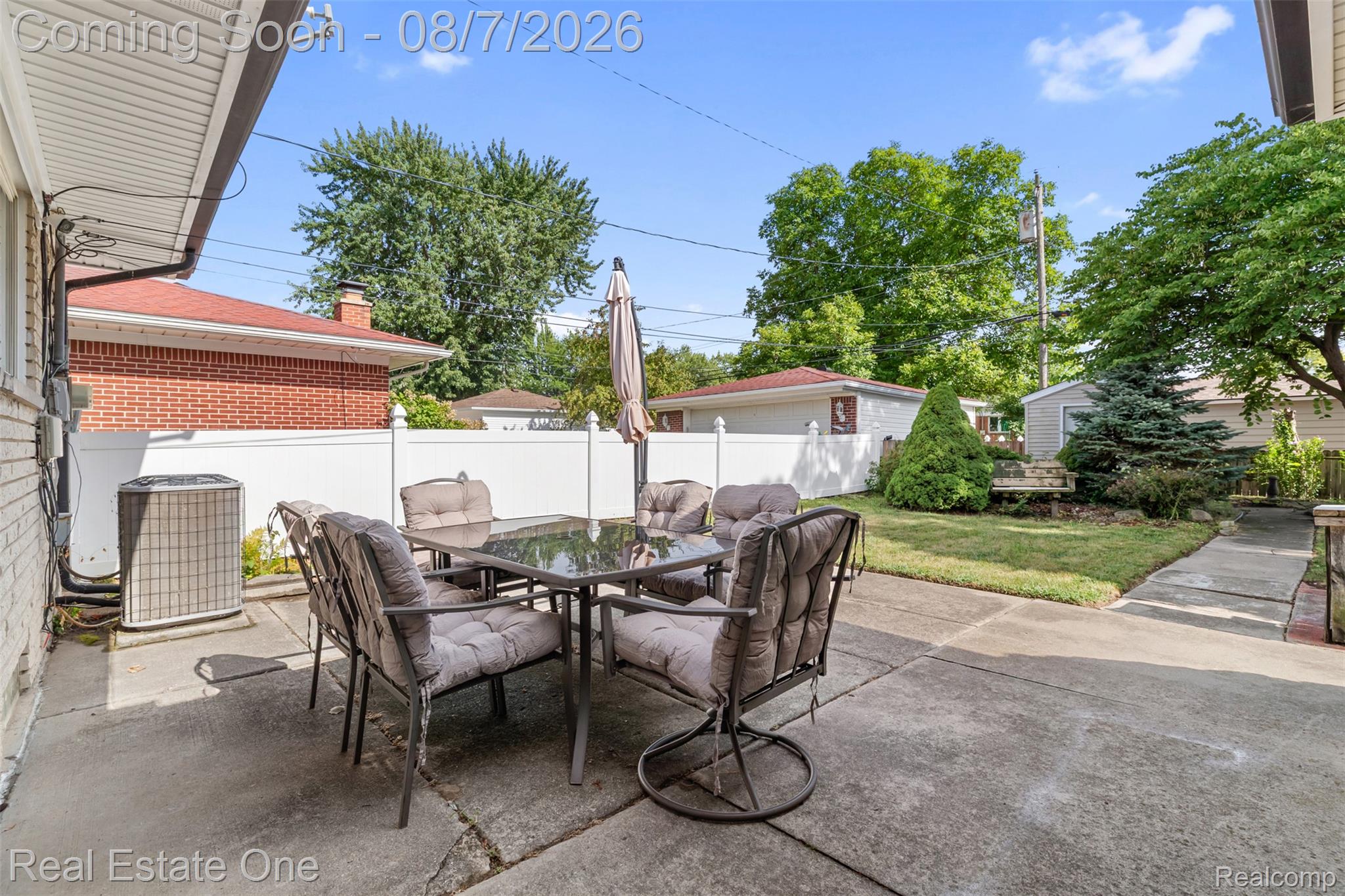 24665 Oriole Street Property Photo 23