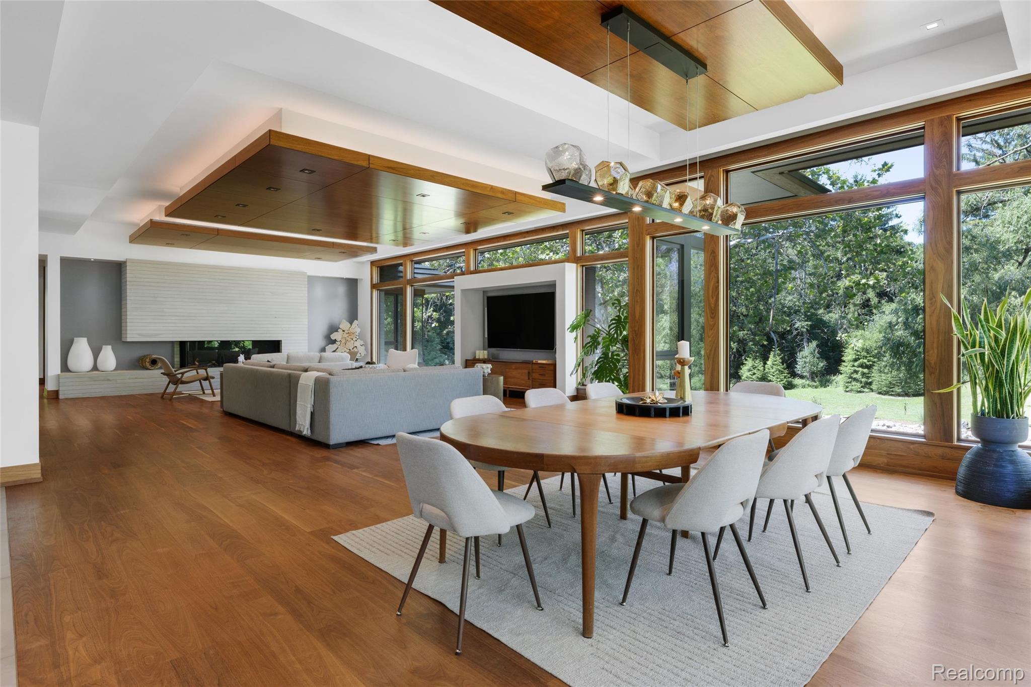2700 Squirrel Road Property Photo 14