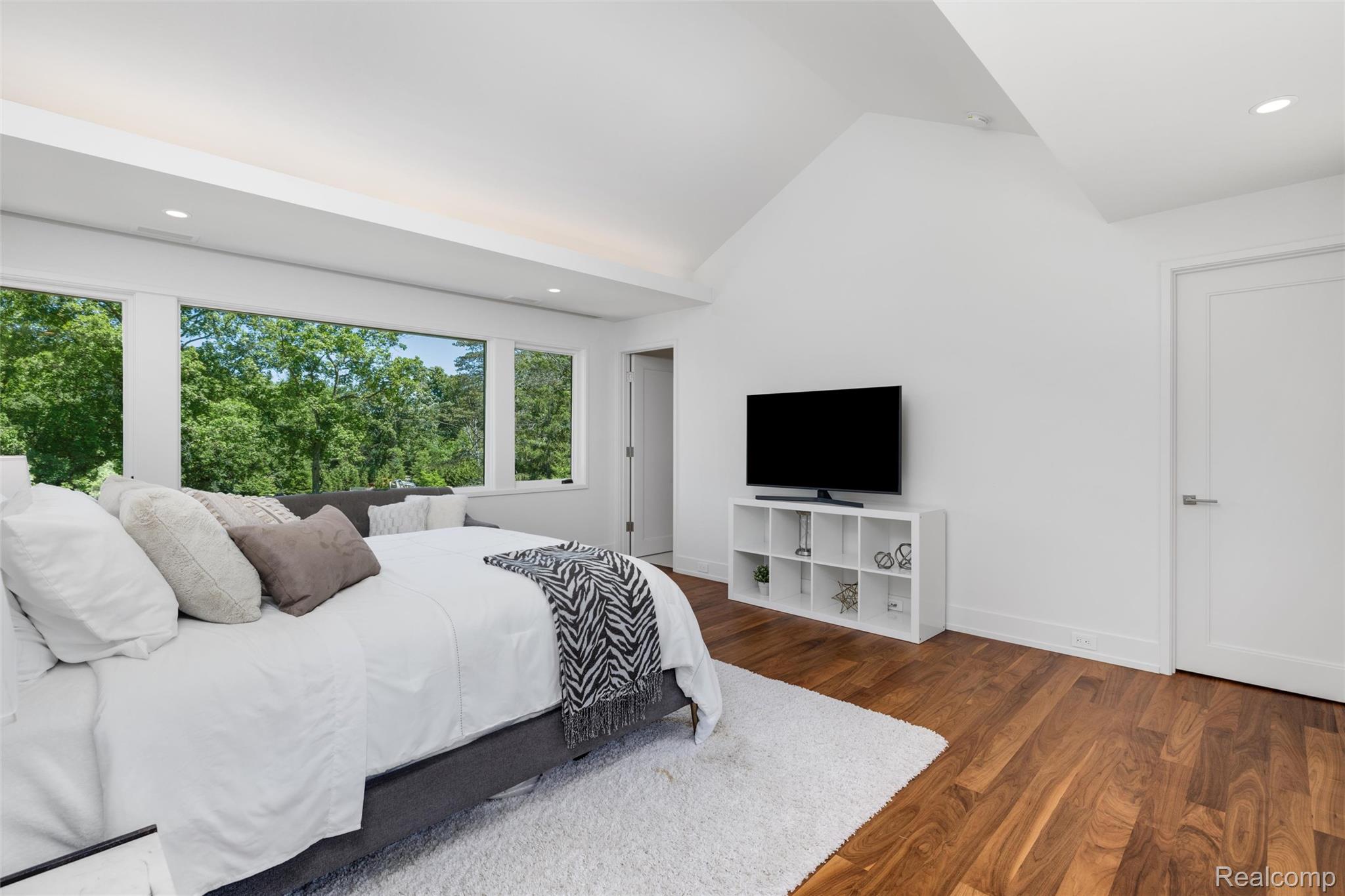 2700 Squirrel Road Property Photo 45