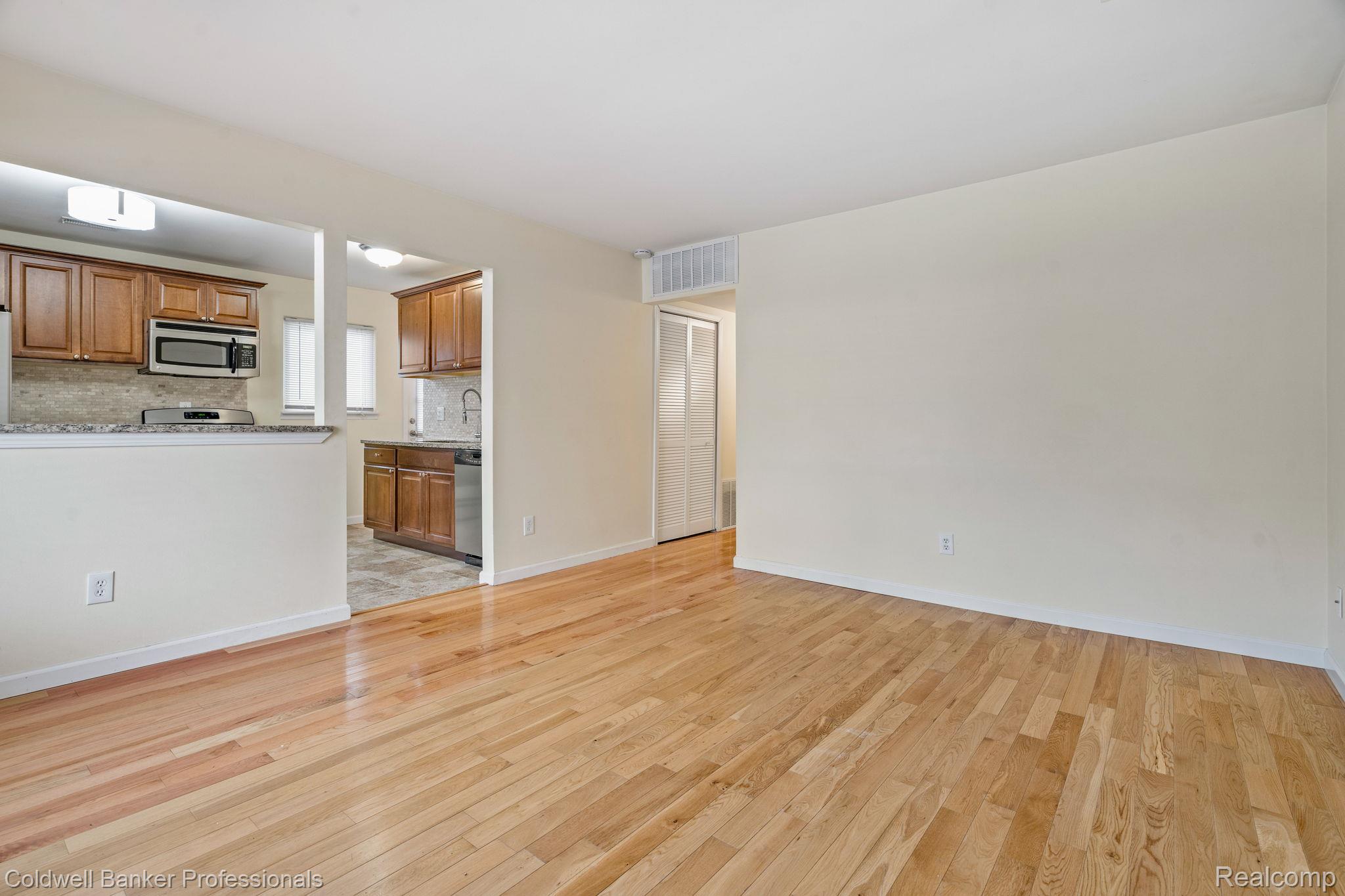 973 E 14 Mile Road Property Photo 3