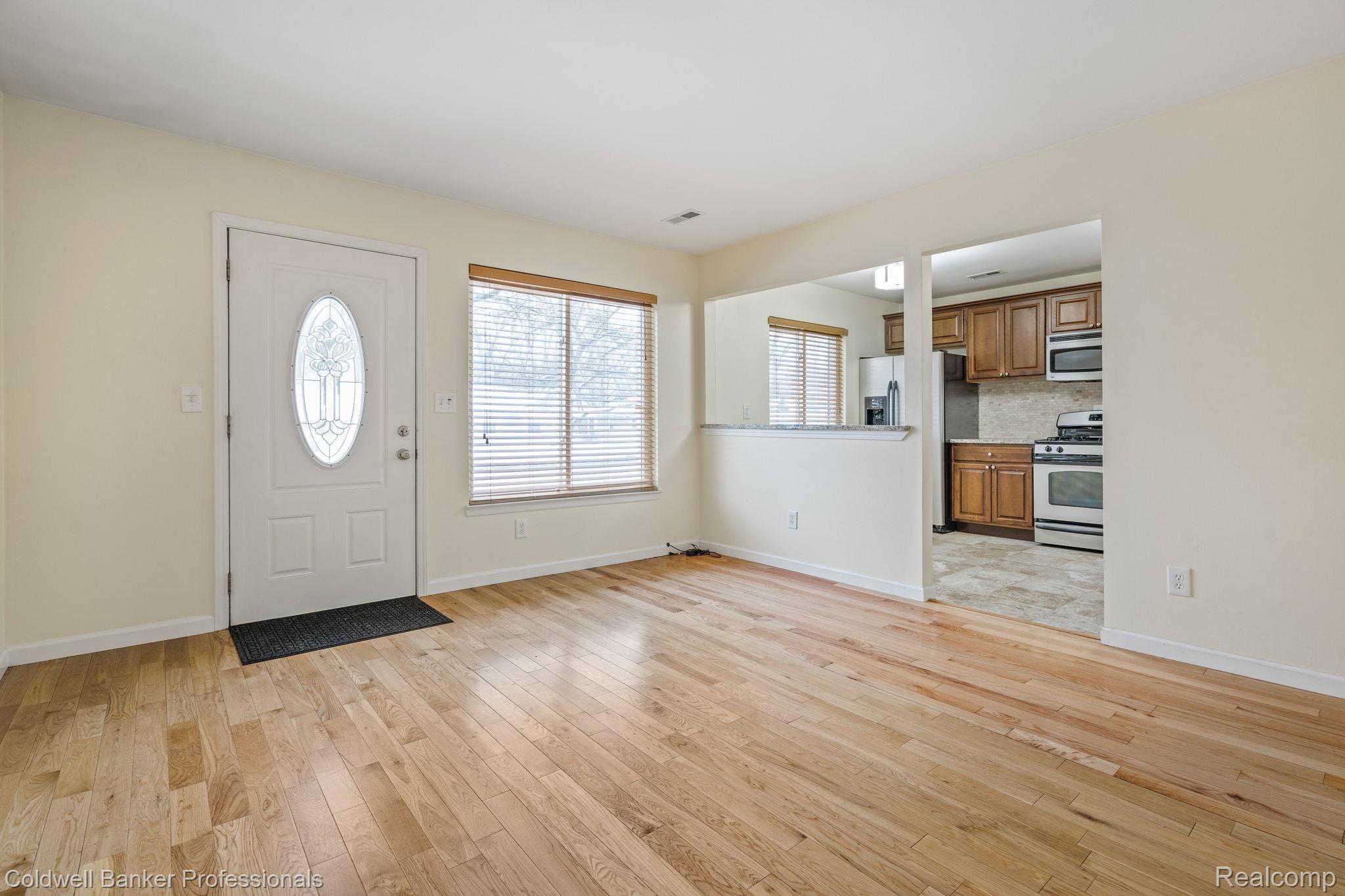 973 E 14 Mile Road Property Photo 4
