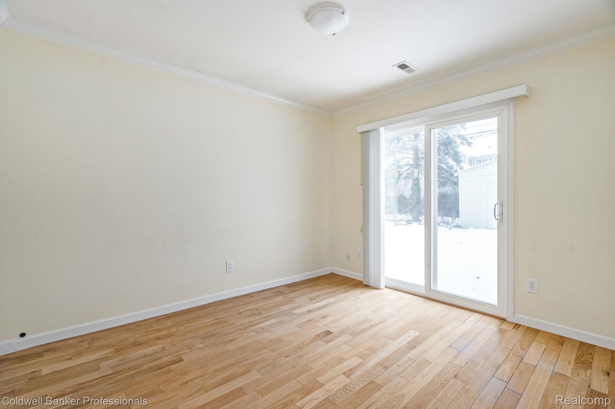 973 E 14 Mile Road Property Photo 7