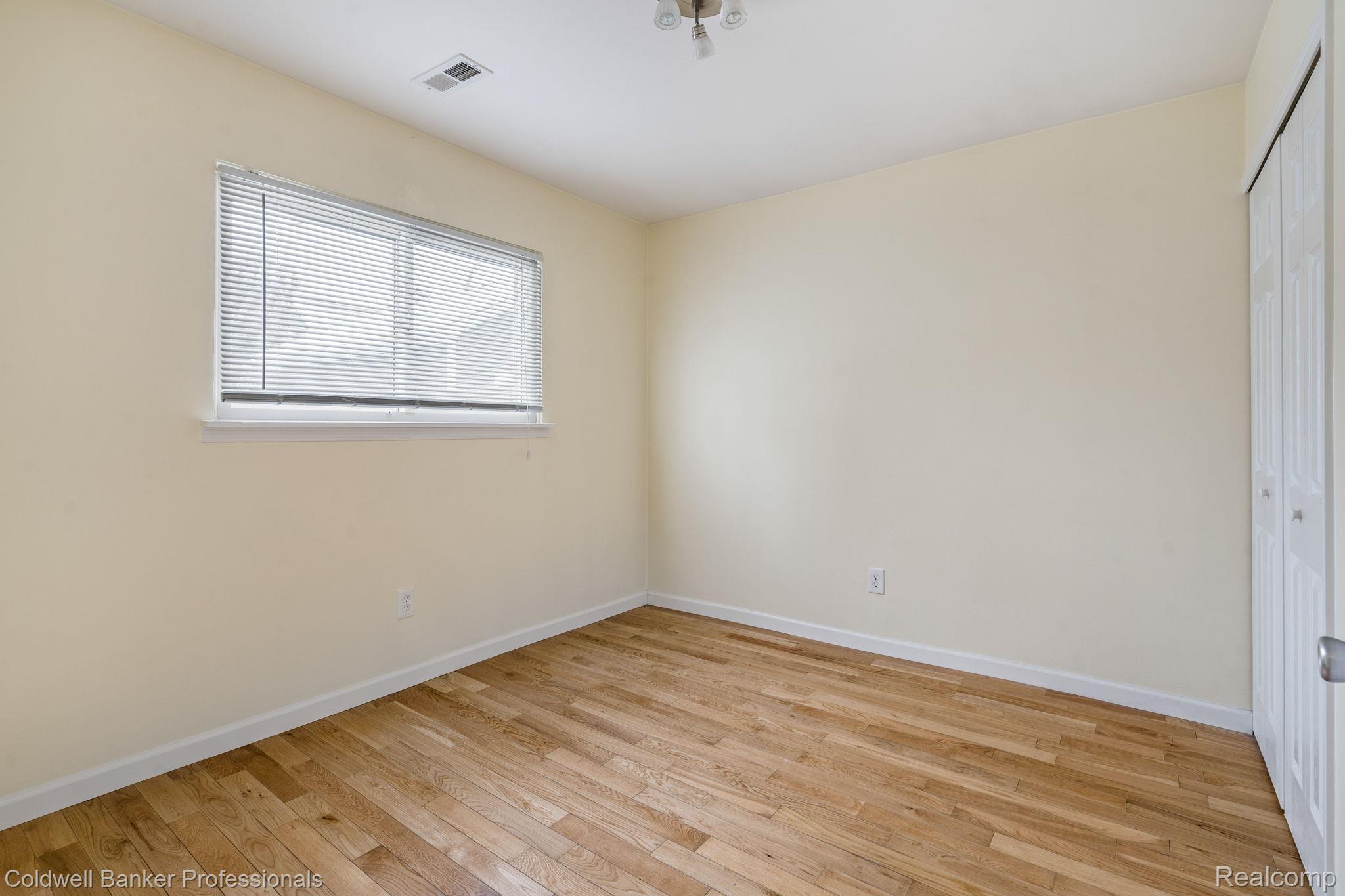 973 E 14 Mile Road Property Photo 10