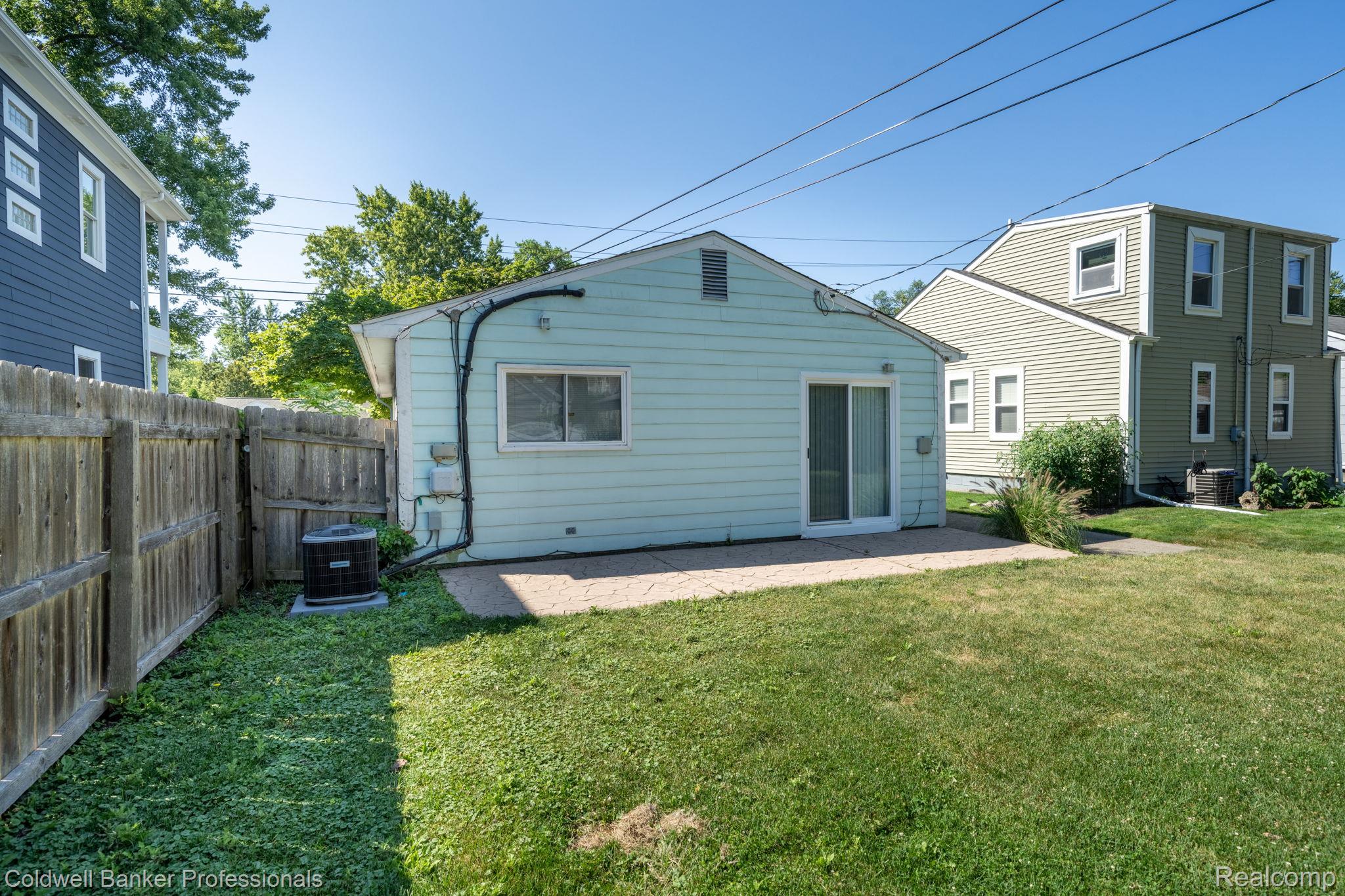 973 E 14 Mile Road Property Photo 13
