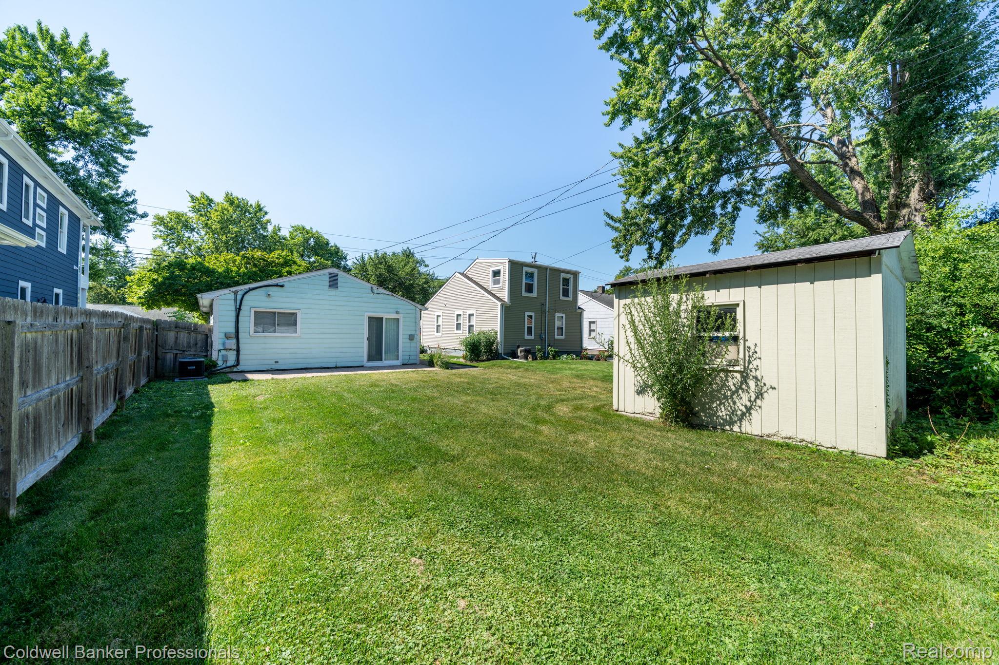 973 E 14 Mile Road Property Photo 14
