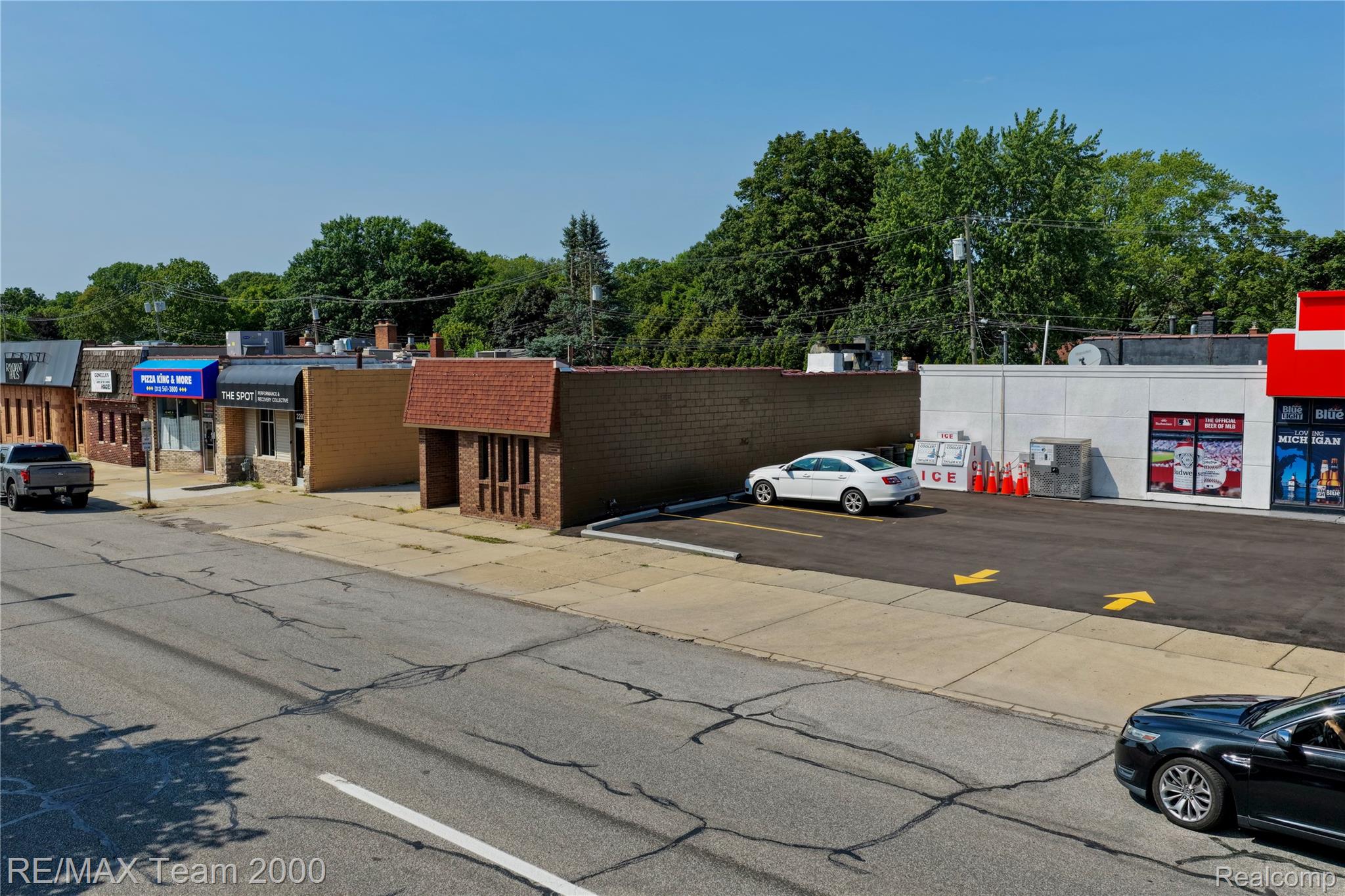 22087 Outer Drive Property Photo 4