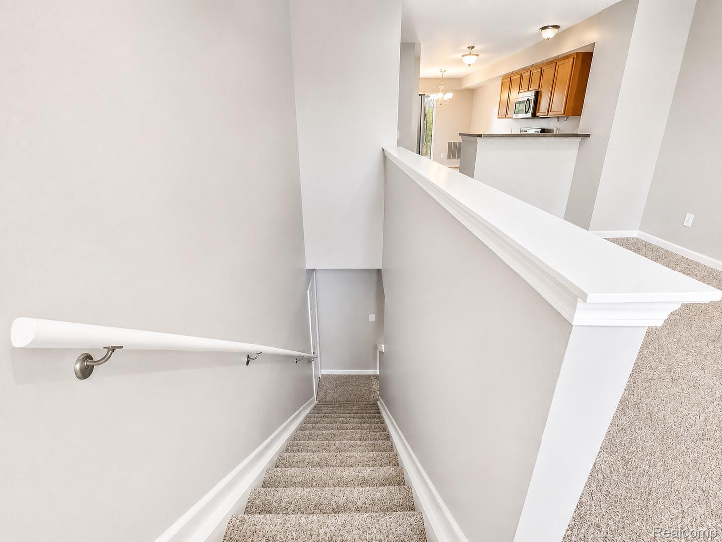1085 Foxboro Property Photo 4