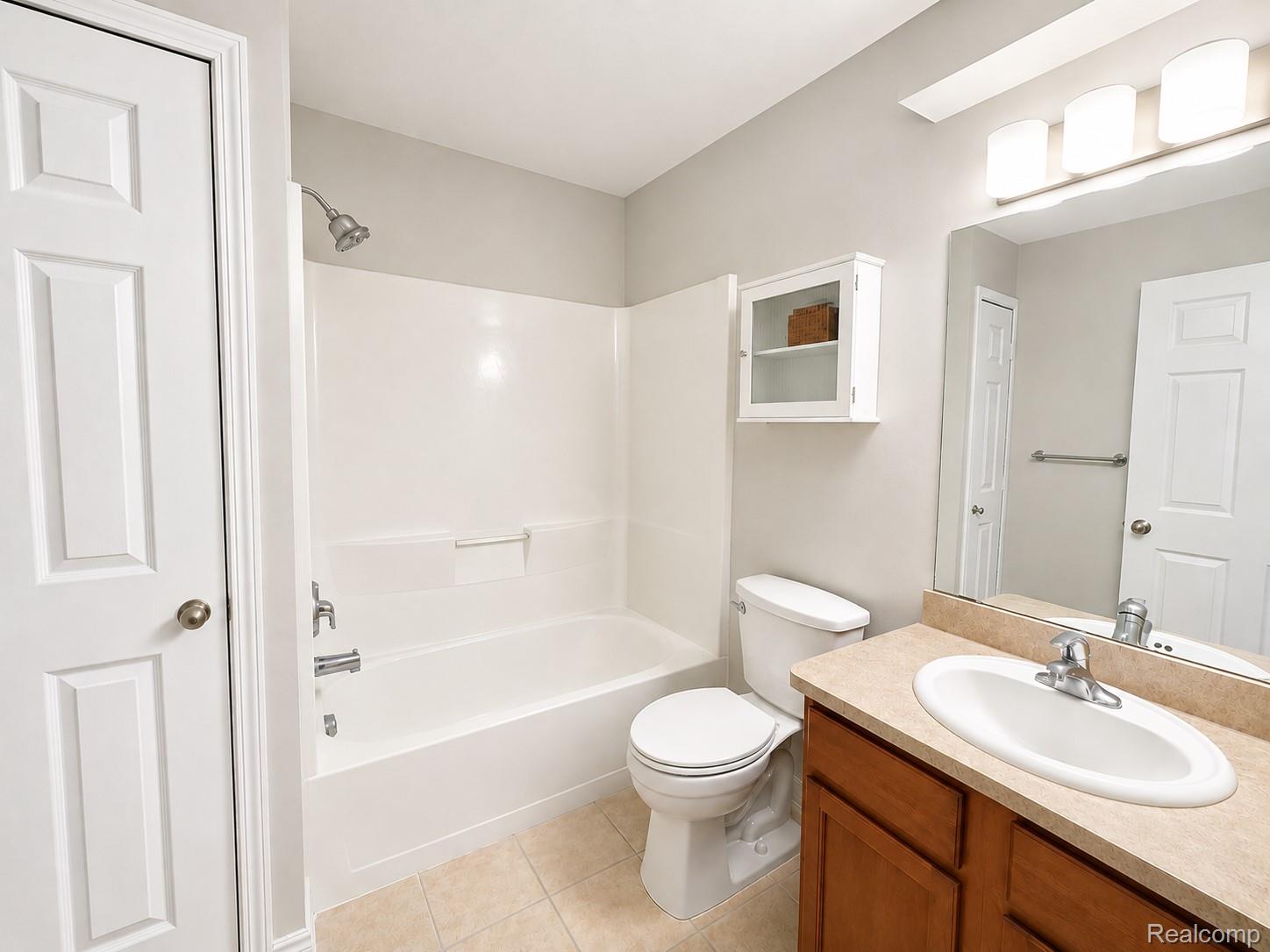 1085 Foxboro Property Photo 10