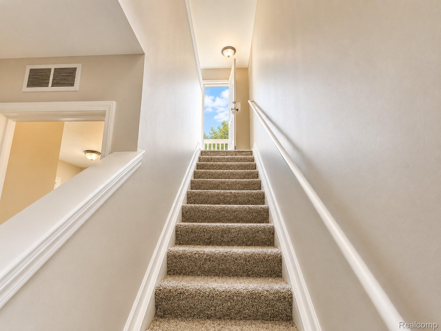 1085 Foxboro Property Photo 13