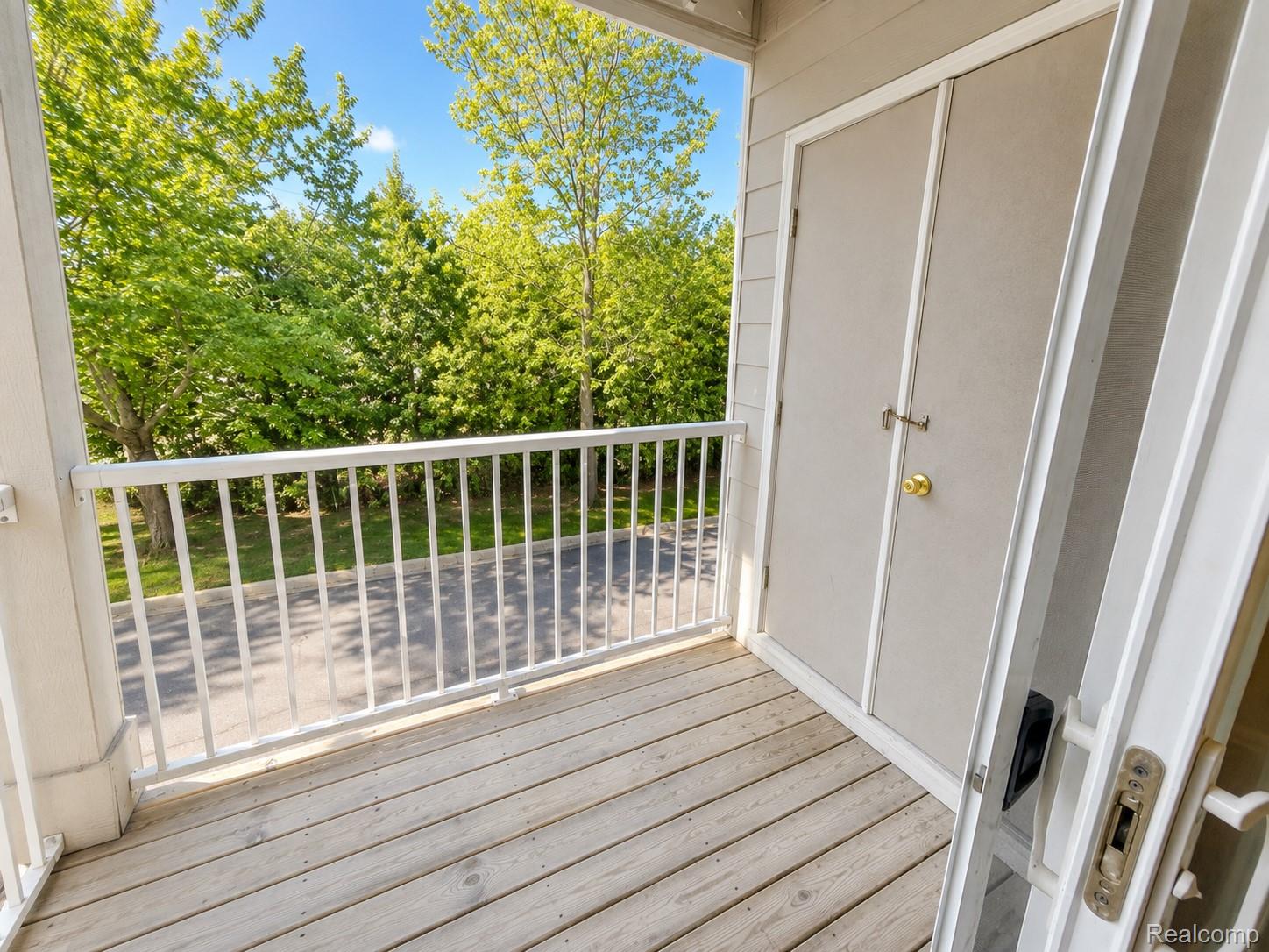 1085 Foxboro Property Photo 14