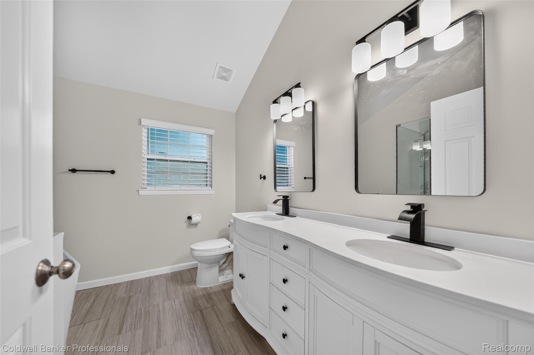 5475 Botsford Avenue Property Photo 19
