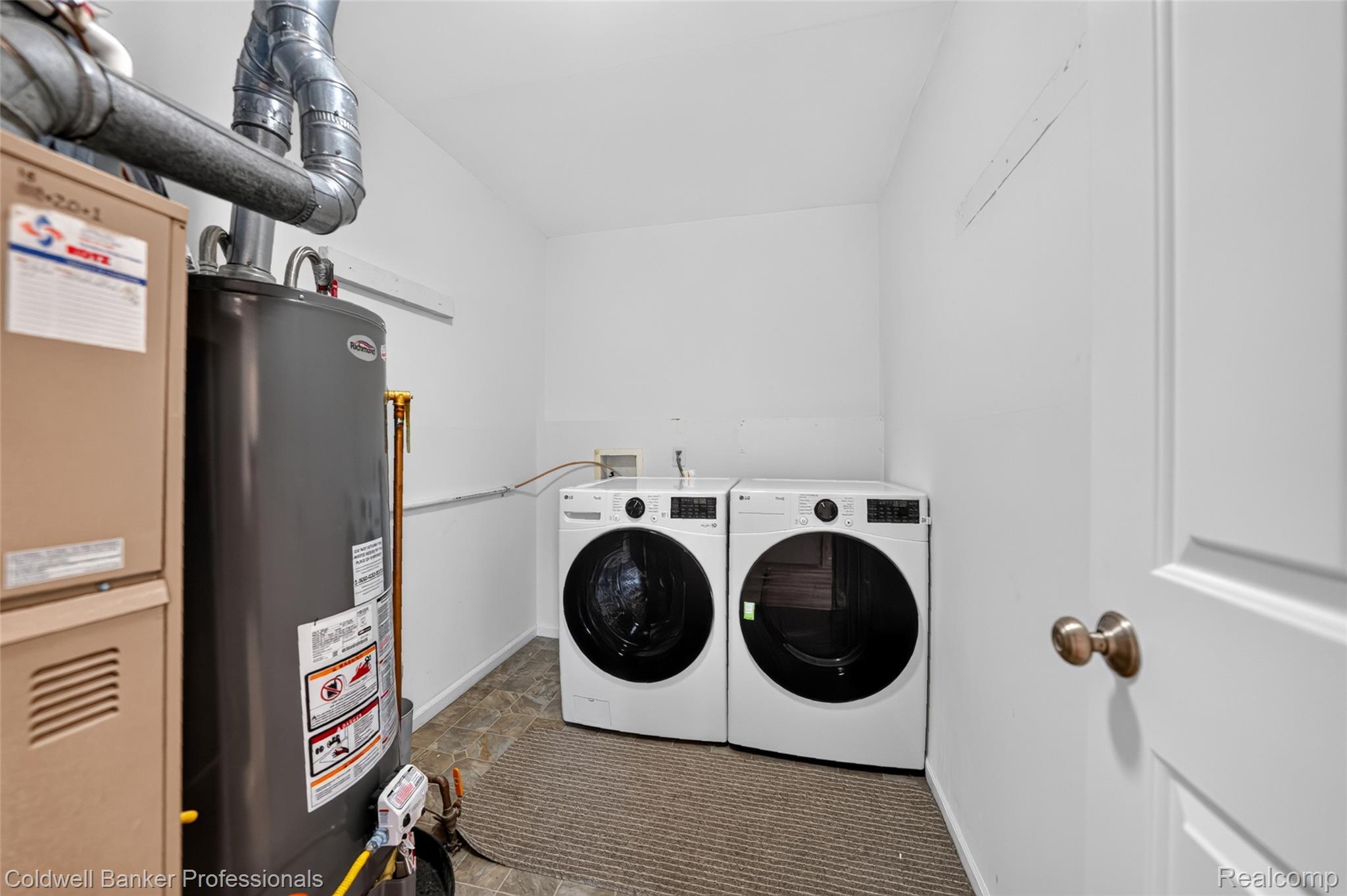 5475 Botsford Avenue Property Photo 24