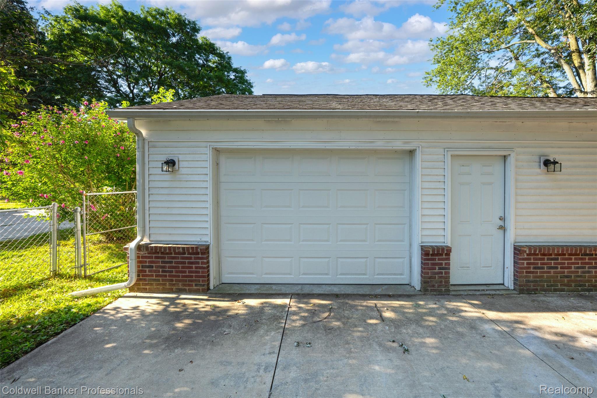 5475 Botsford Avenue Property Photo 27