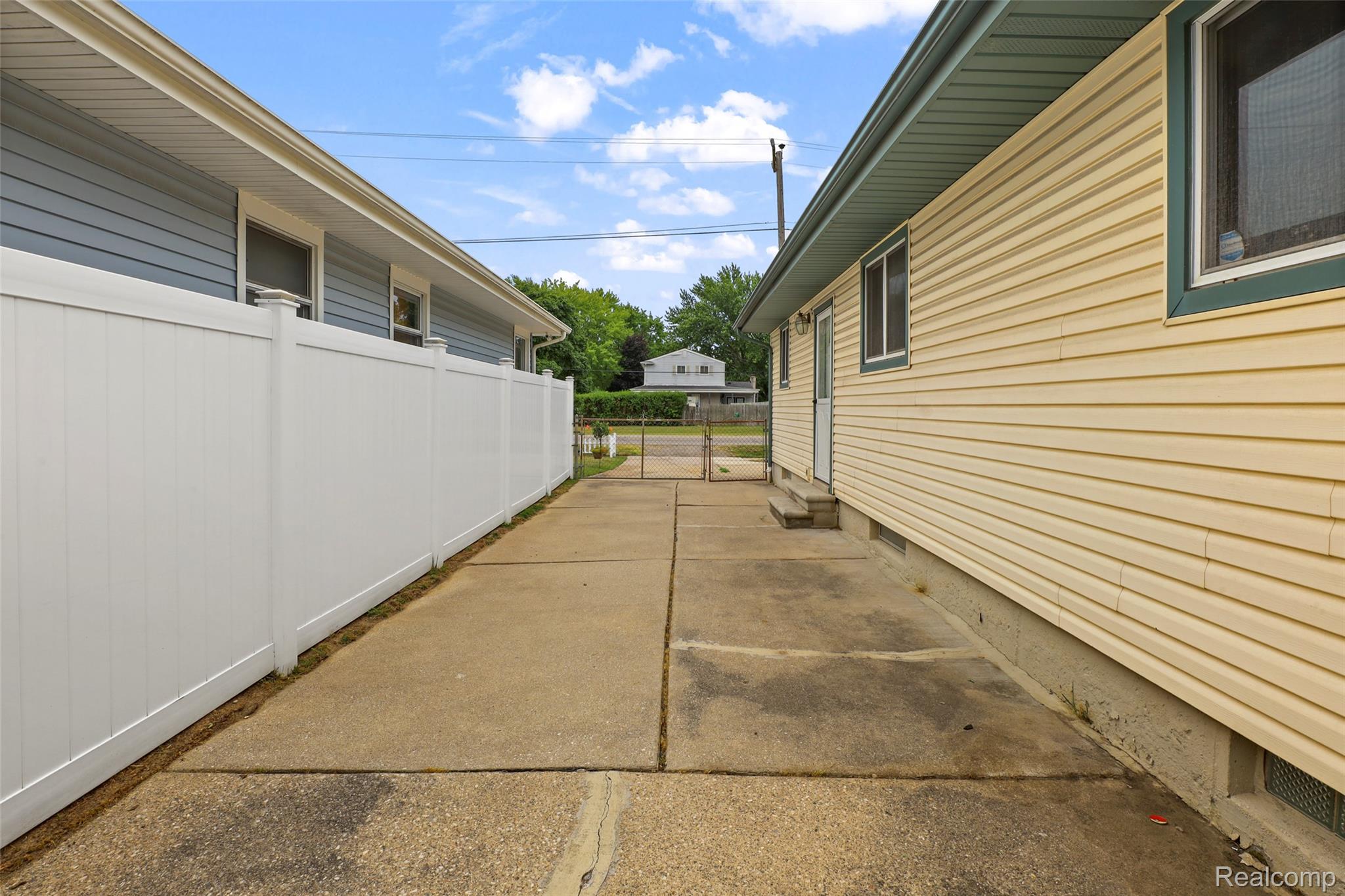 22116 Wick Road Property Photo 5