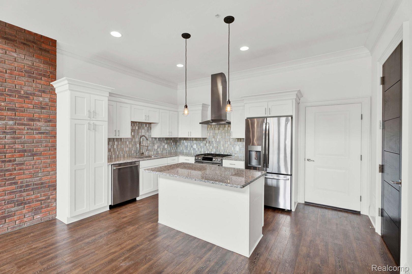441 S Eton Property Photo 7