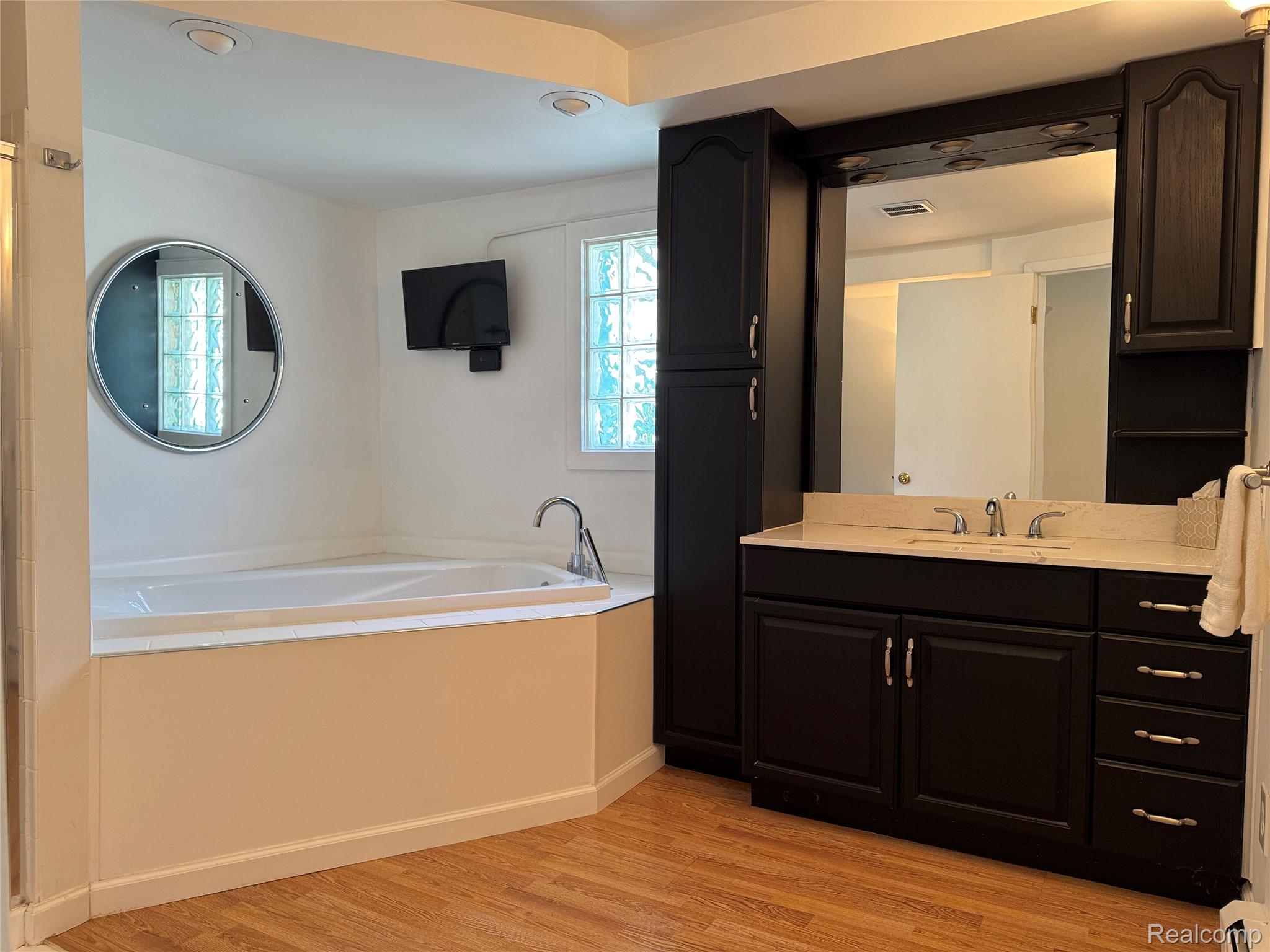 3138 Ponemah Drive Property Photo 6
