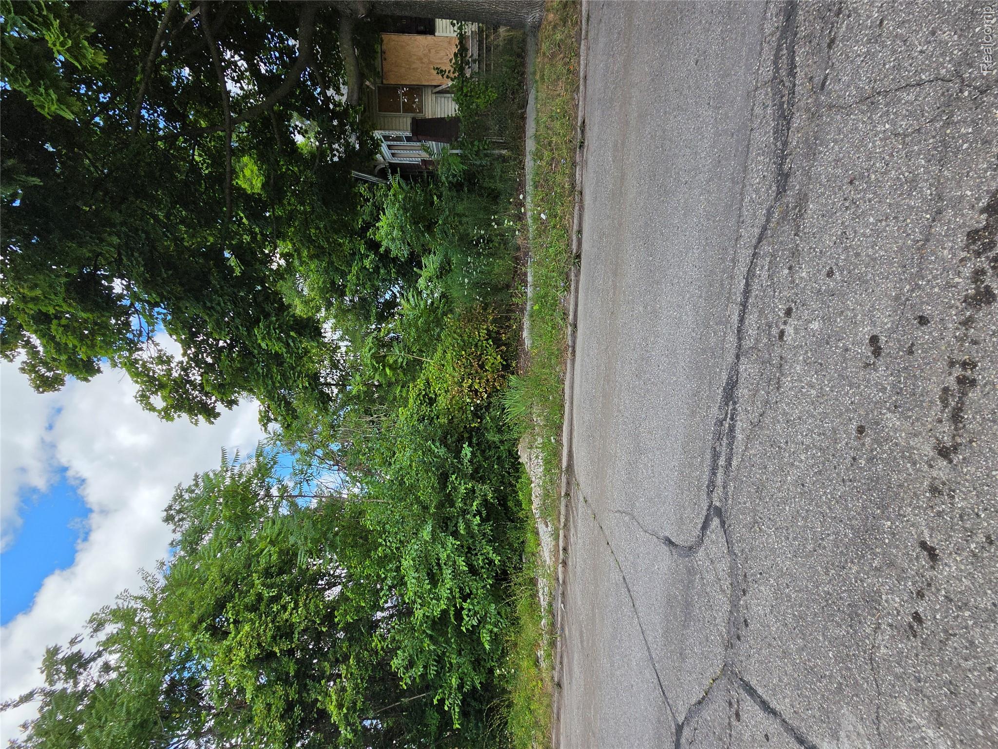 2534 Beals Street Property Photo 4