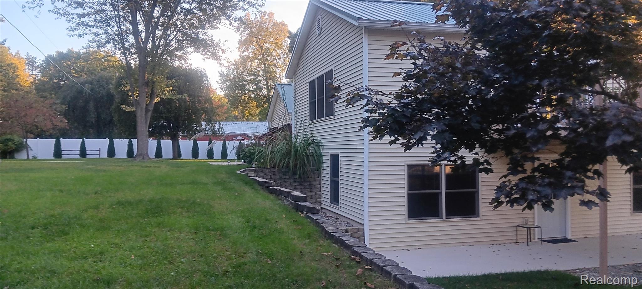 58670 River Heights Drive Property Photo 3