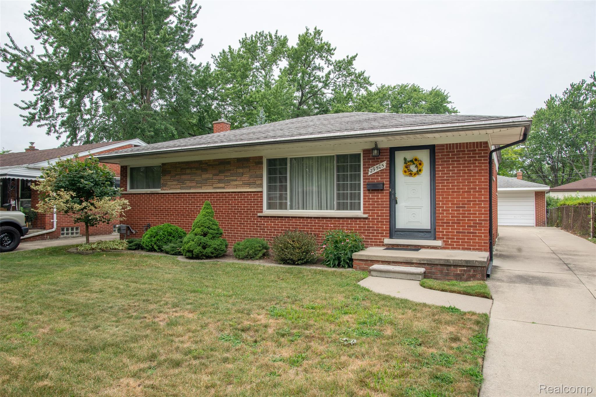29505 Milton Avenue Property Photo 2