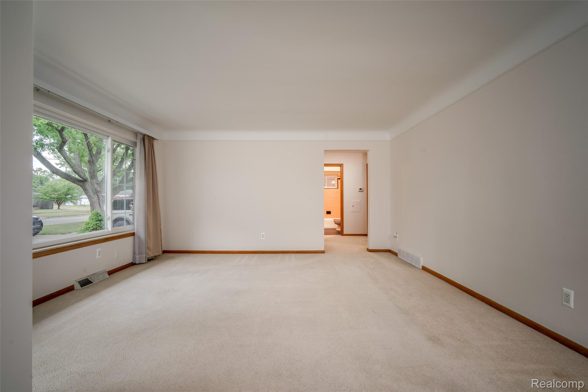 29505 Milton Avenue Property Photo 4