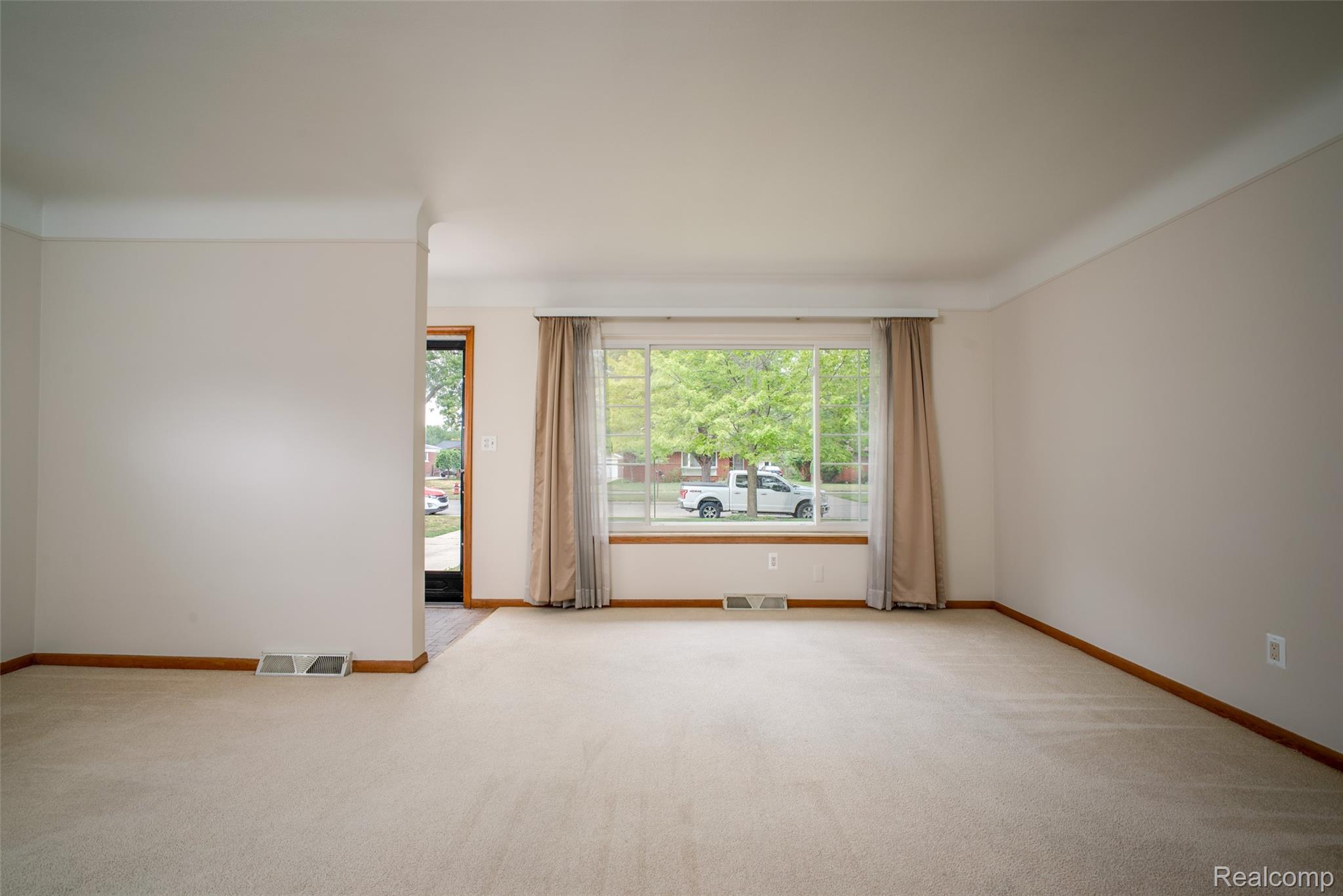 29505 Milton Avenue Property Photo 5