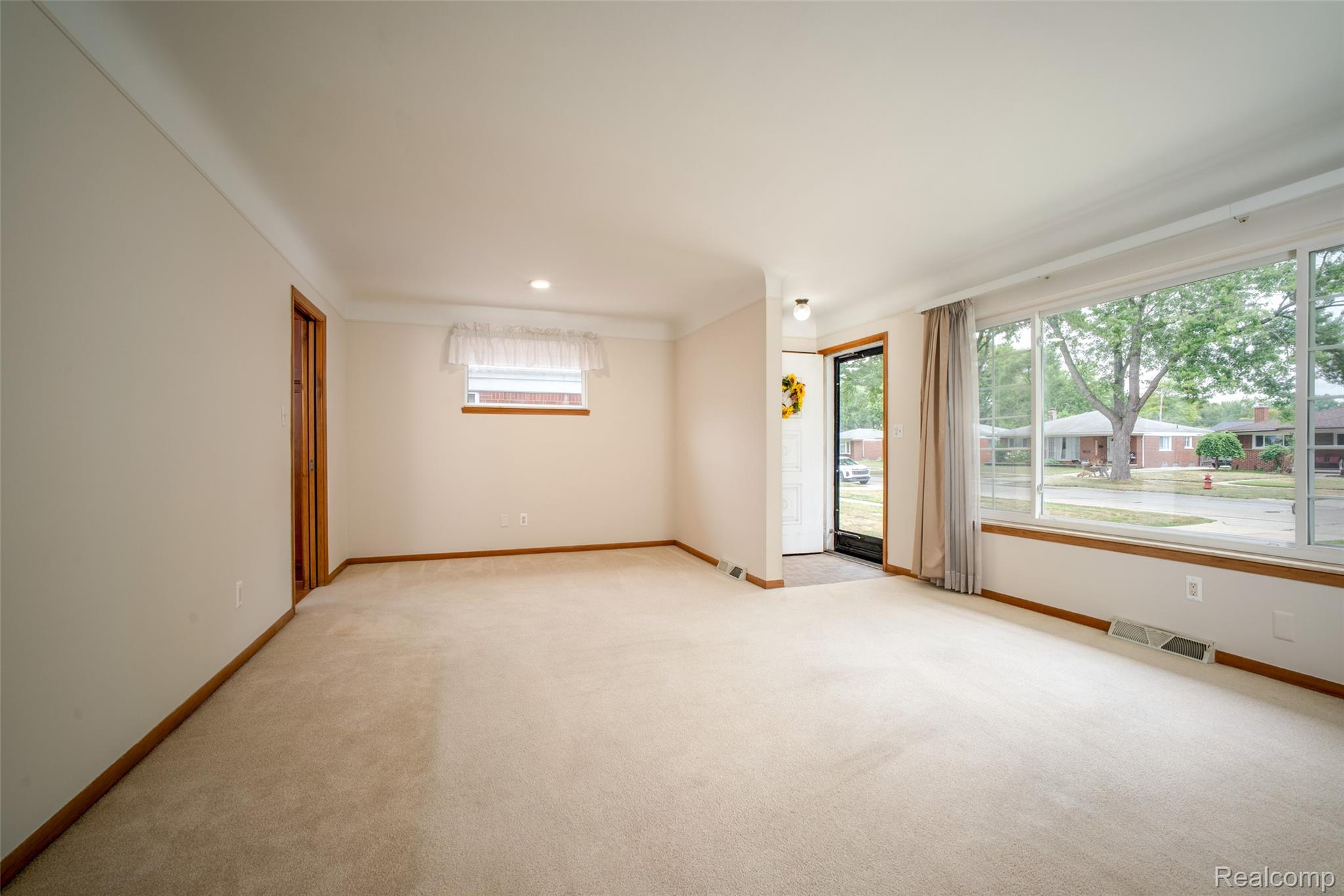 29505 Milton Avenue Property Photo 6