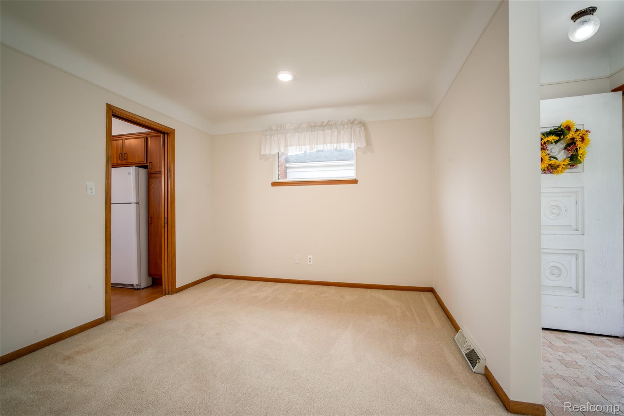 29505 Milton Avenue Property Photo 7