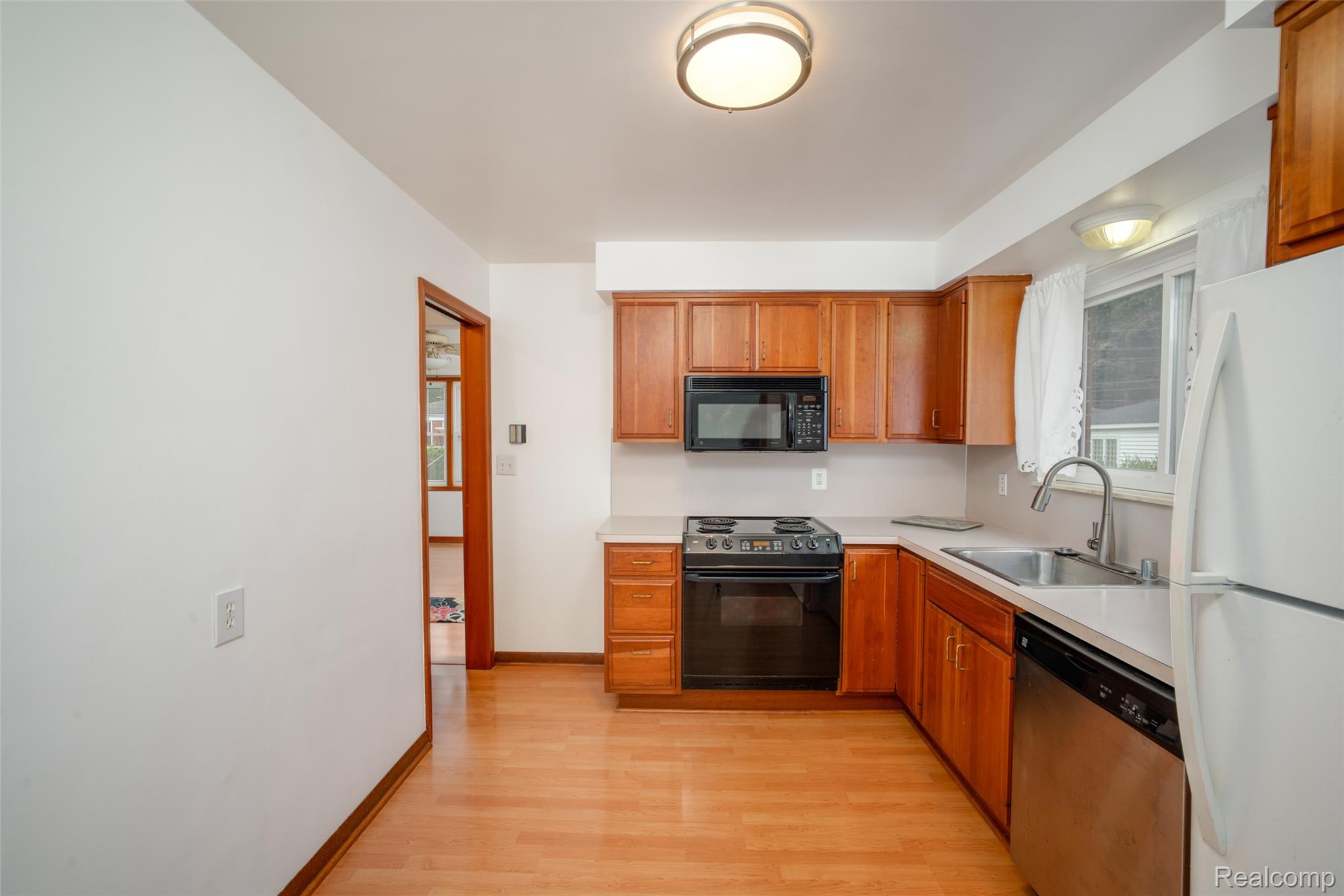29505 Milton Avenue Property Photo 8