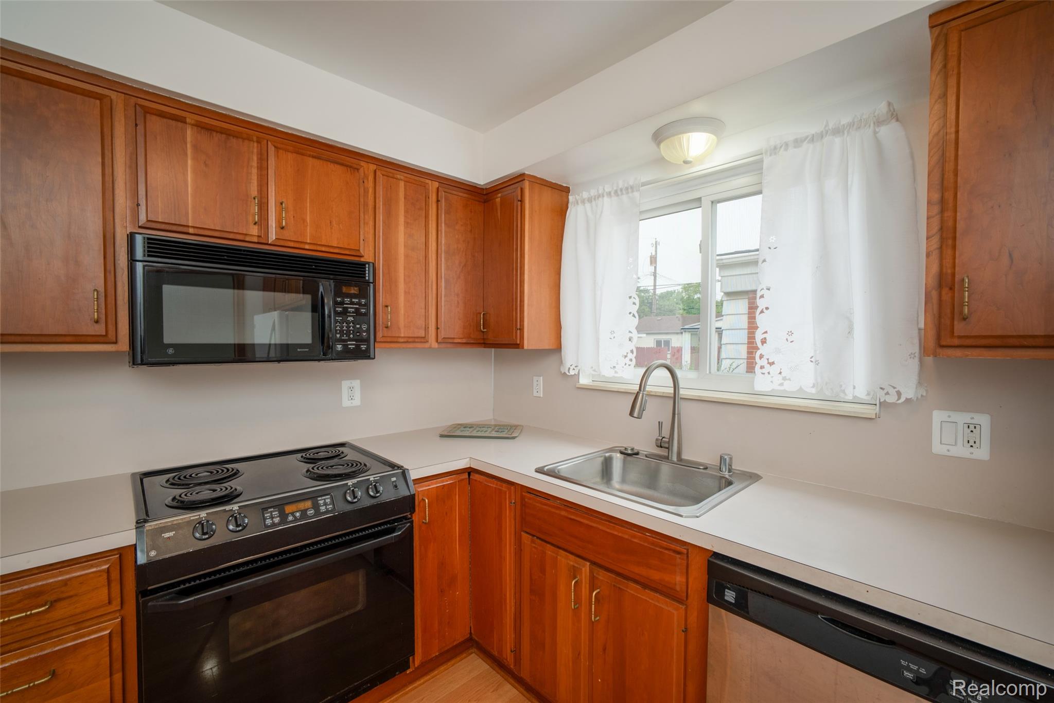 29505 Milton Avenue Property Photo 10