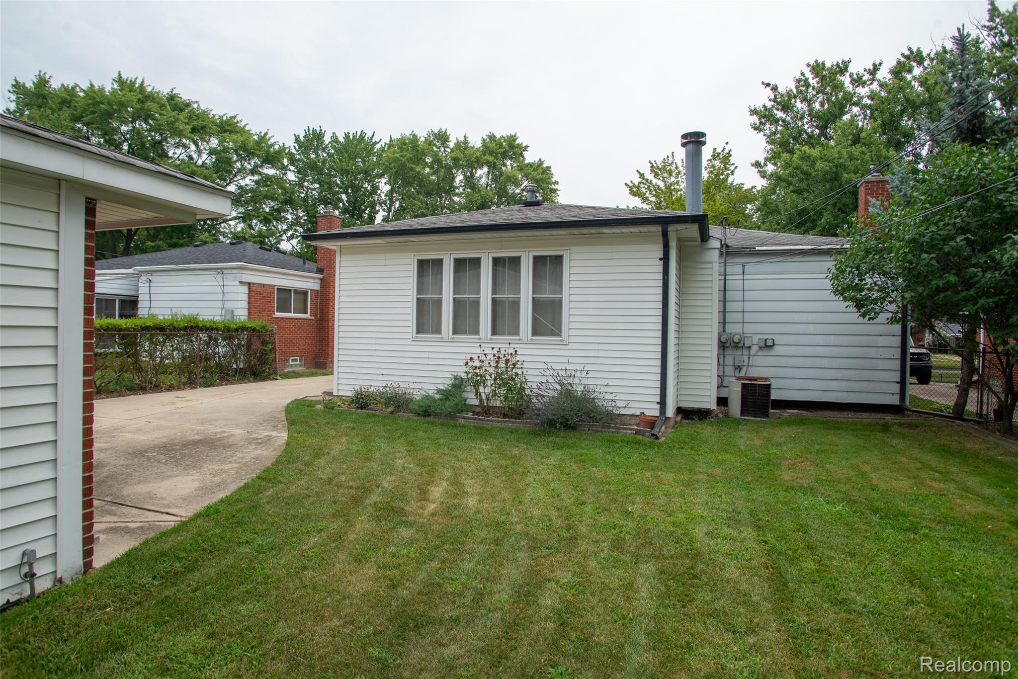 29505 Milton Avenue Property Photo 29