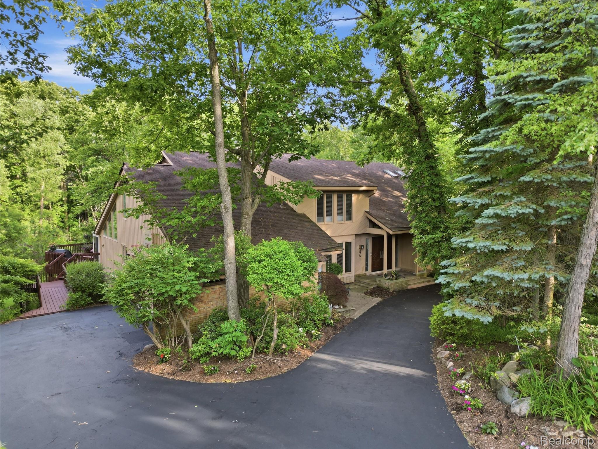 4751 Rolling Ridge Road Property Photo 2