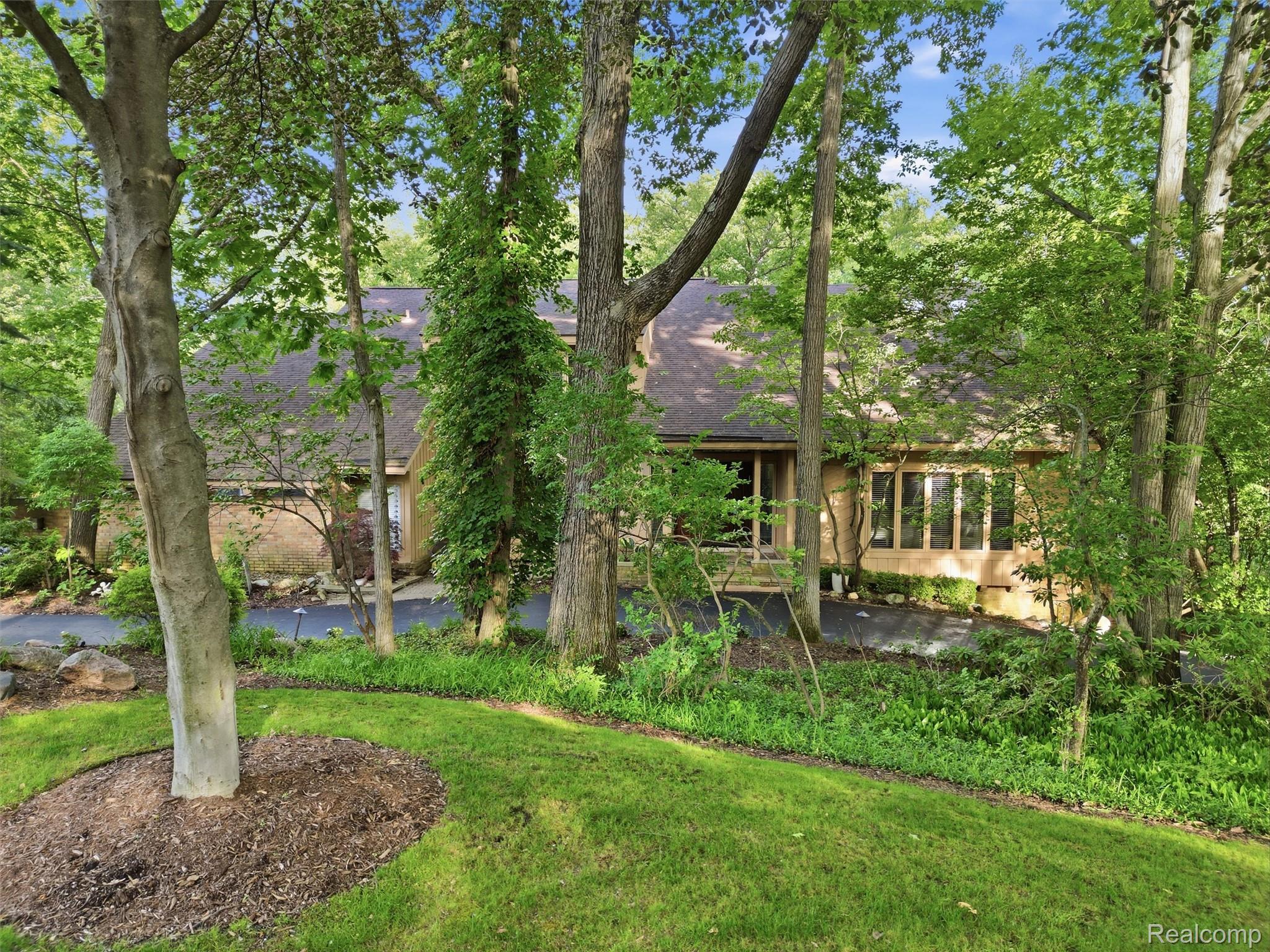 4751 Rolling Ridge Road Property Photo 3
