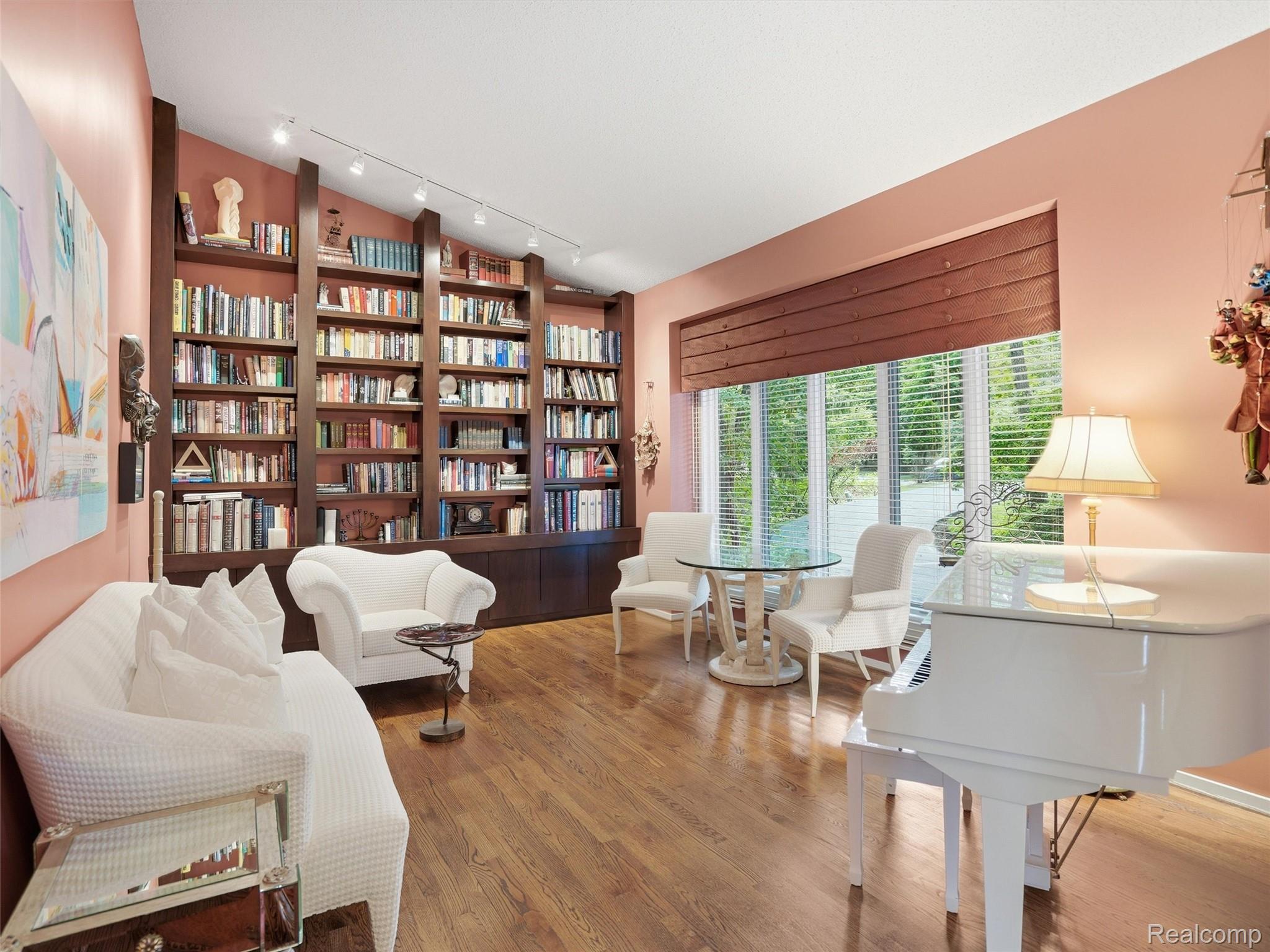 4751 Rolling Ridge Road Property Photo 7