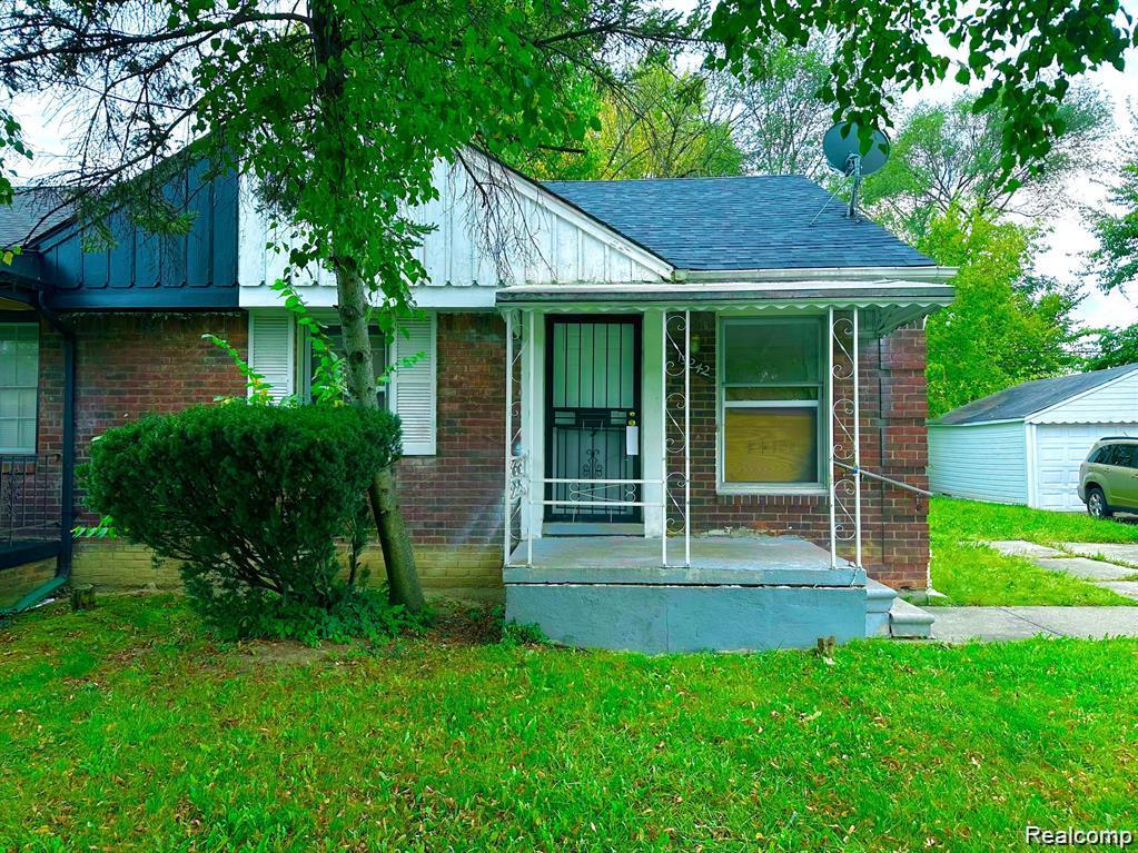 19242 Moross Road Property Photo 1