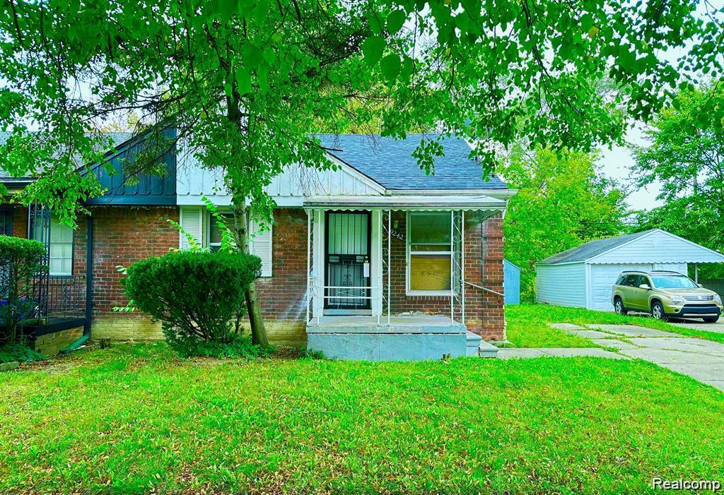 19242 Moross Road Property Photo 2