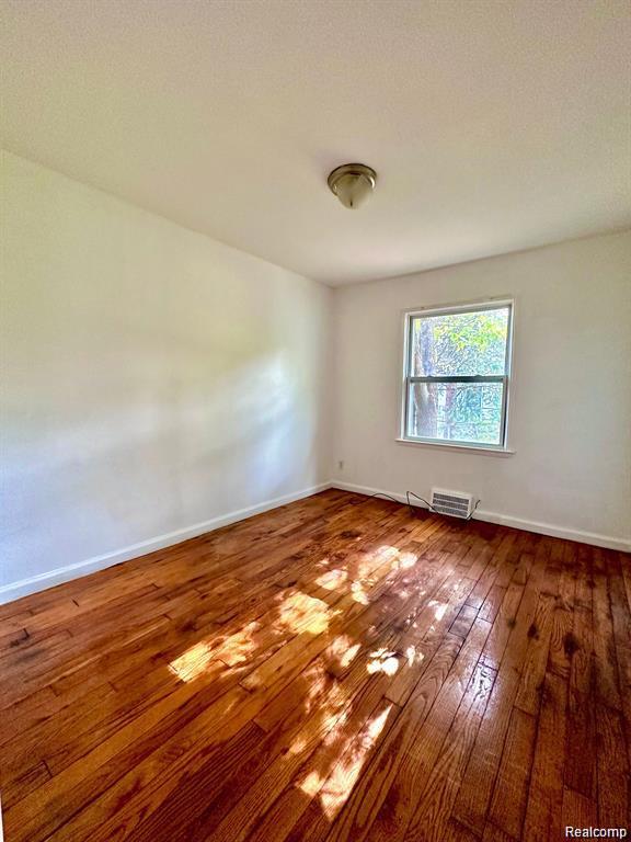 19242 Moross Road Property Photo 6