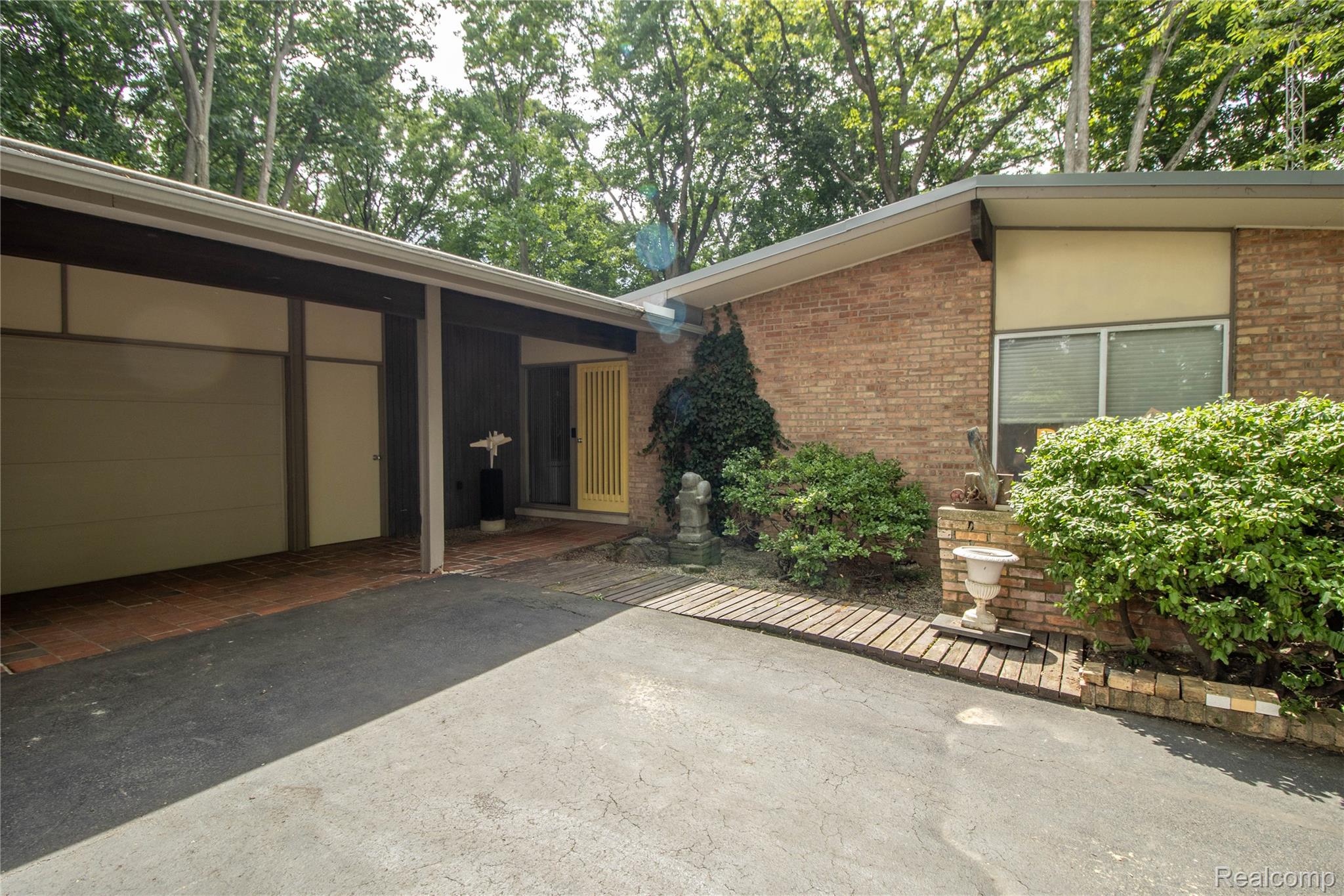 9302 Green Tree Drive Property Photo 1
