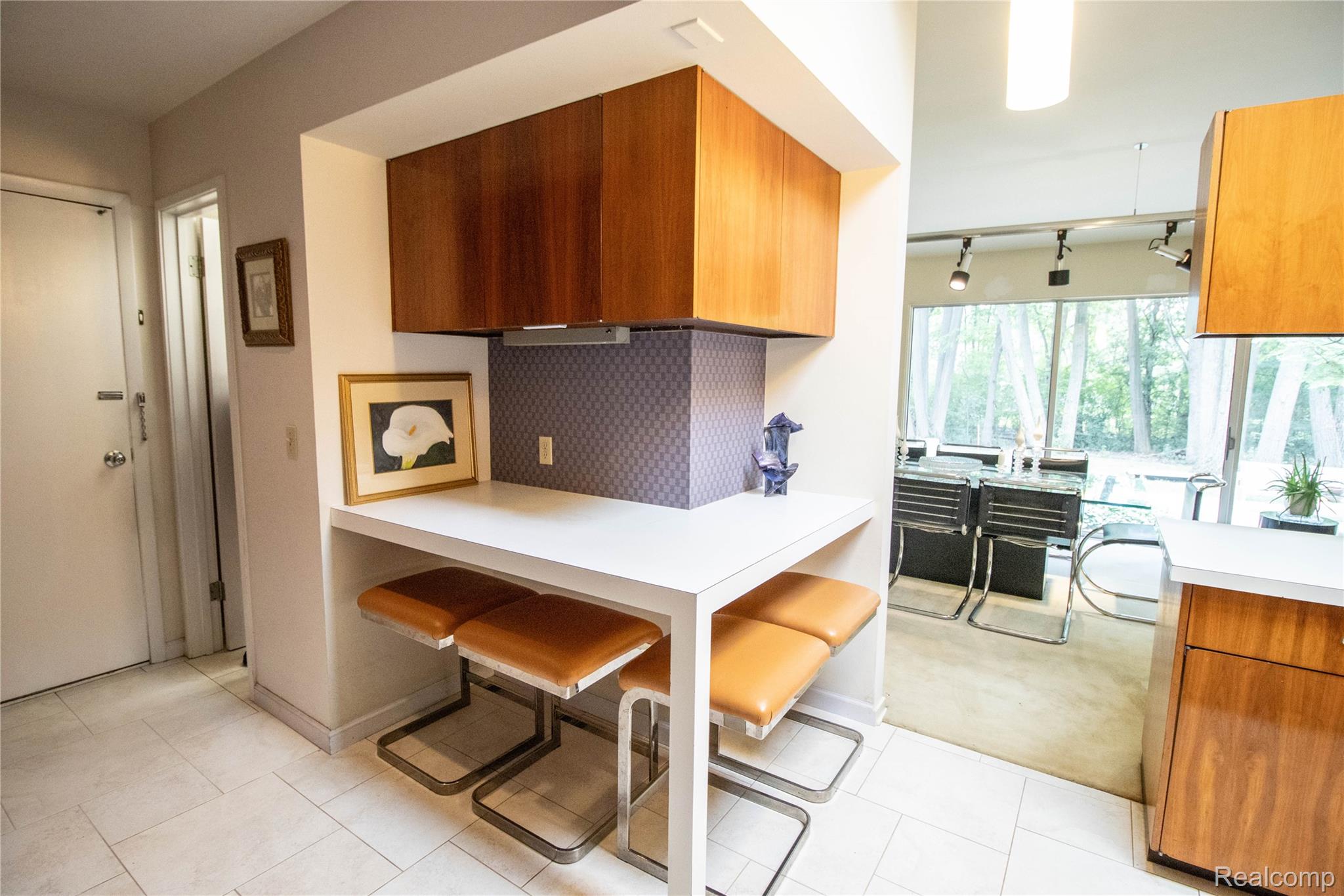 9302 Green Tree Drive Property Photo 6