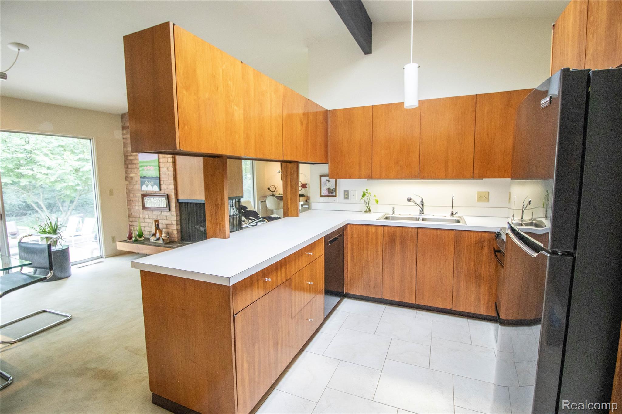 9302 Green Tree Drive Property Photo 8