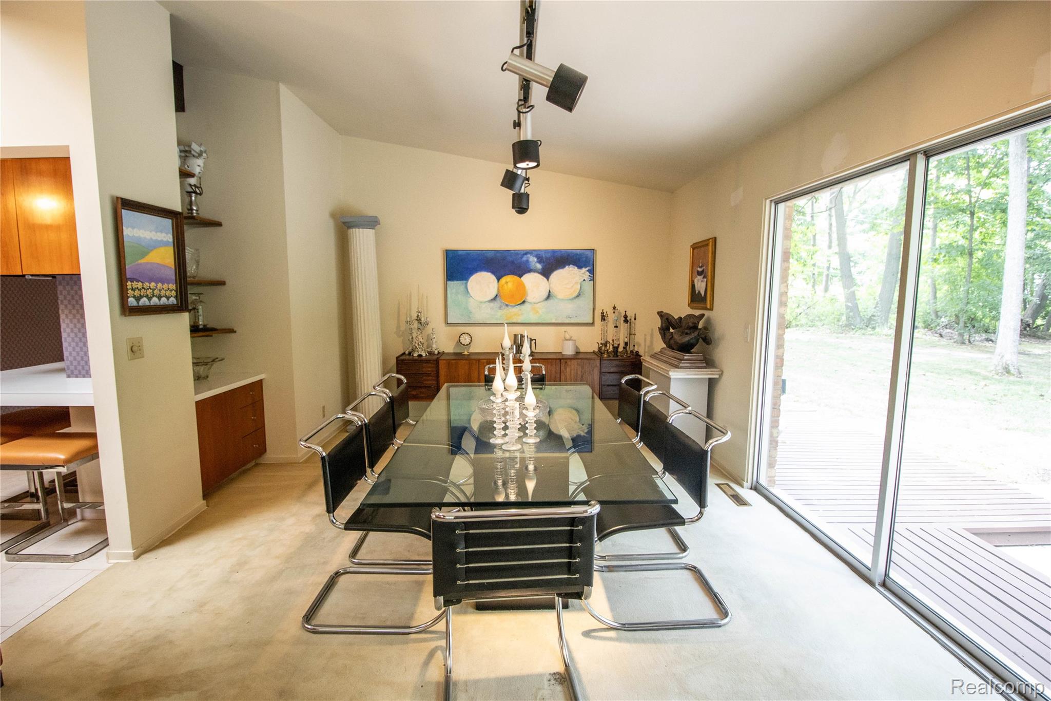 9302 Green Tree Drive Property Photo 14