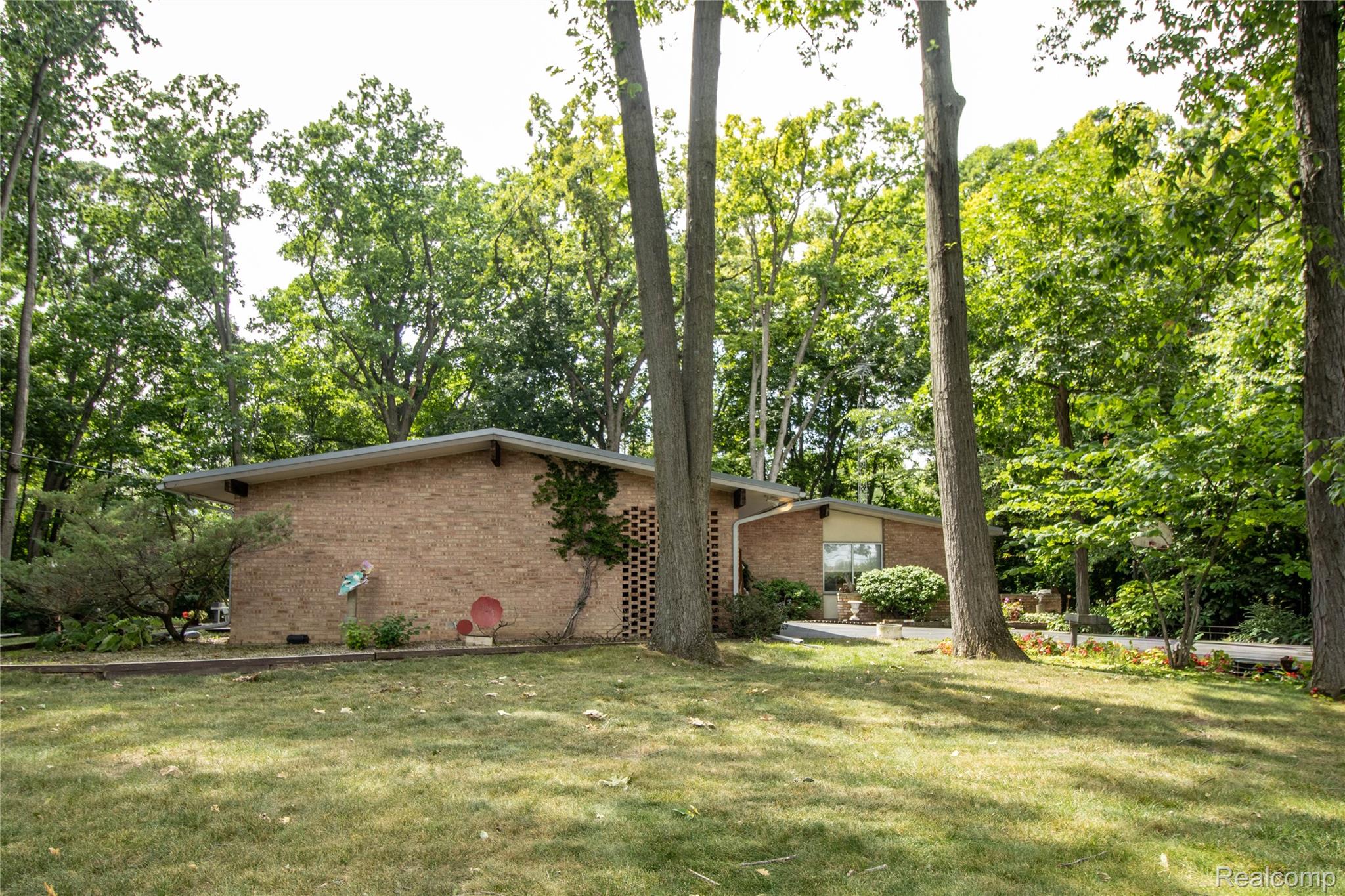 9302 Green Tree Drive Property Photo 52
