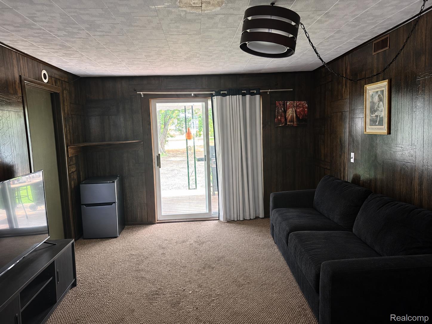 574 Wilson Avenue Property Photo 5