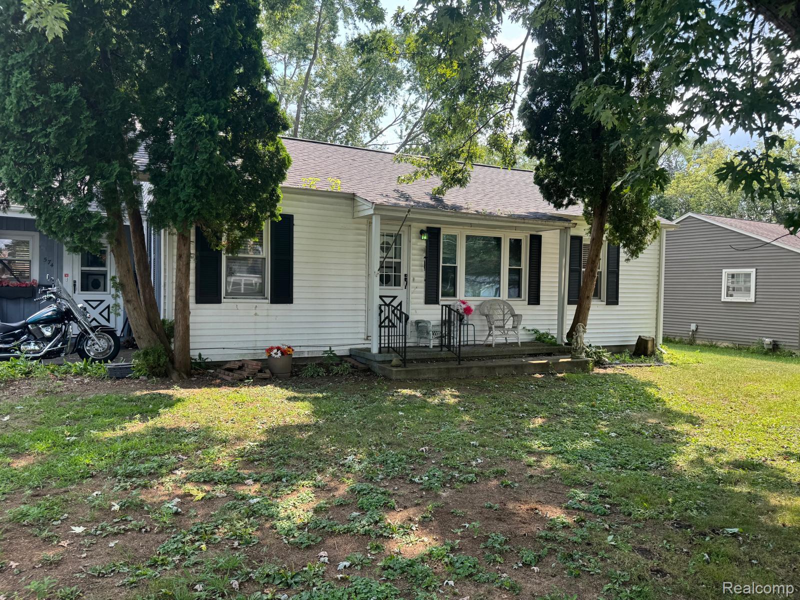 574 Wilson Avenue Property Photo 9