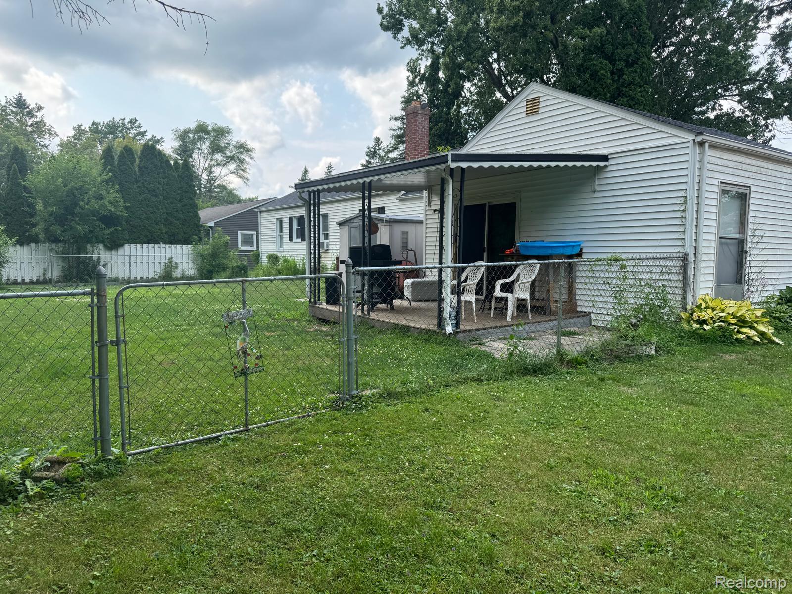 574 Wilson Avenue Property Photo 16