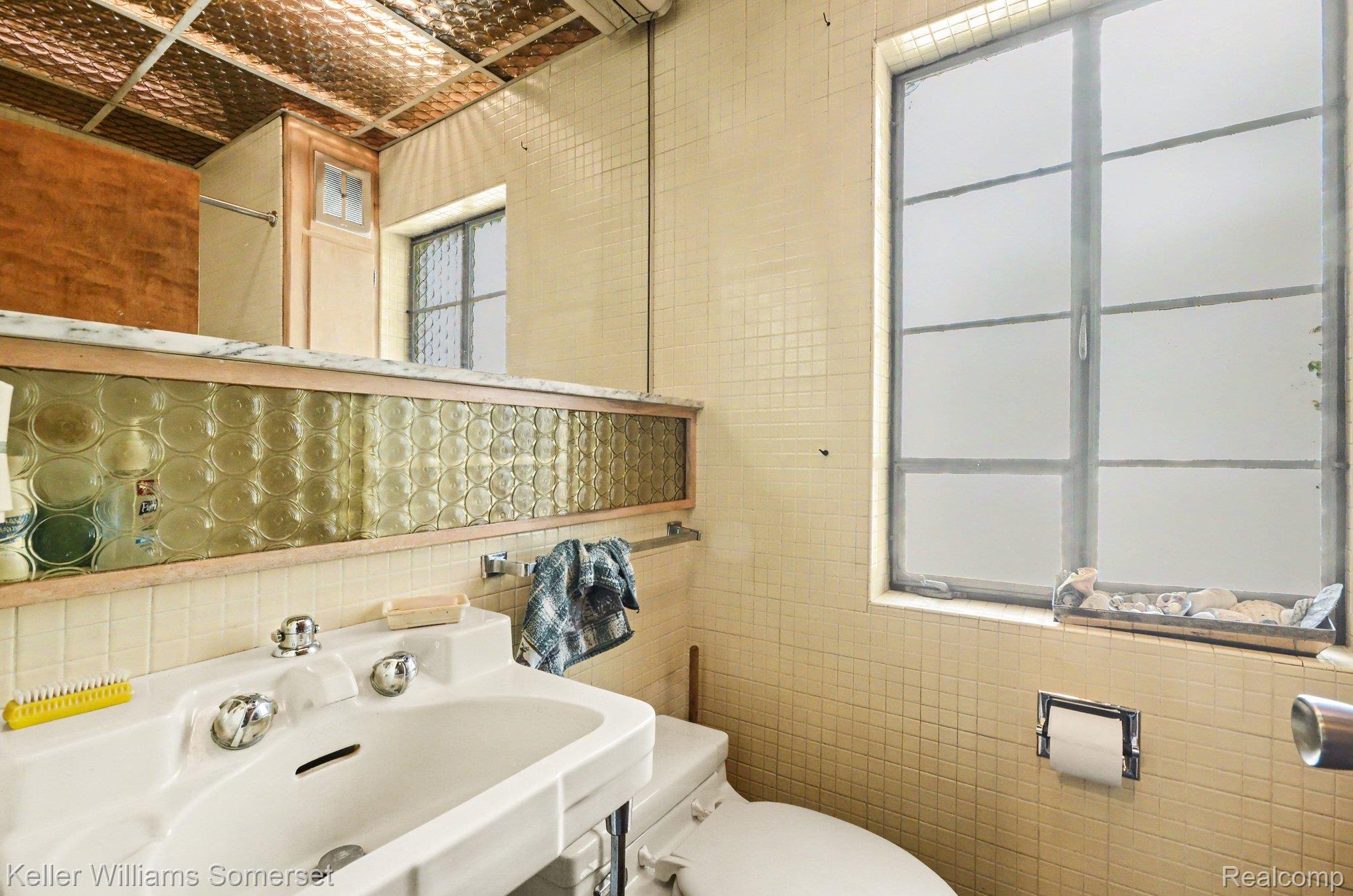 6920 Coolidge Highway Property Photo 15
