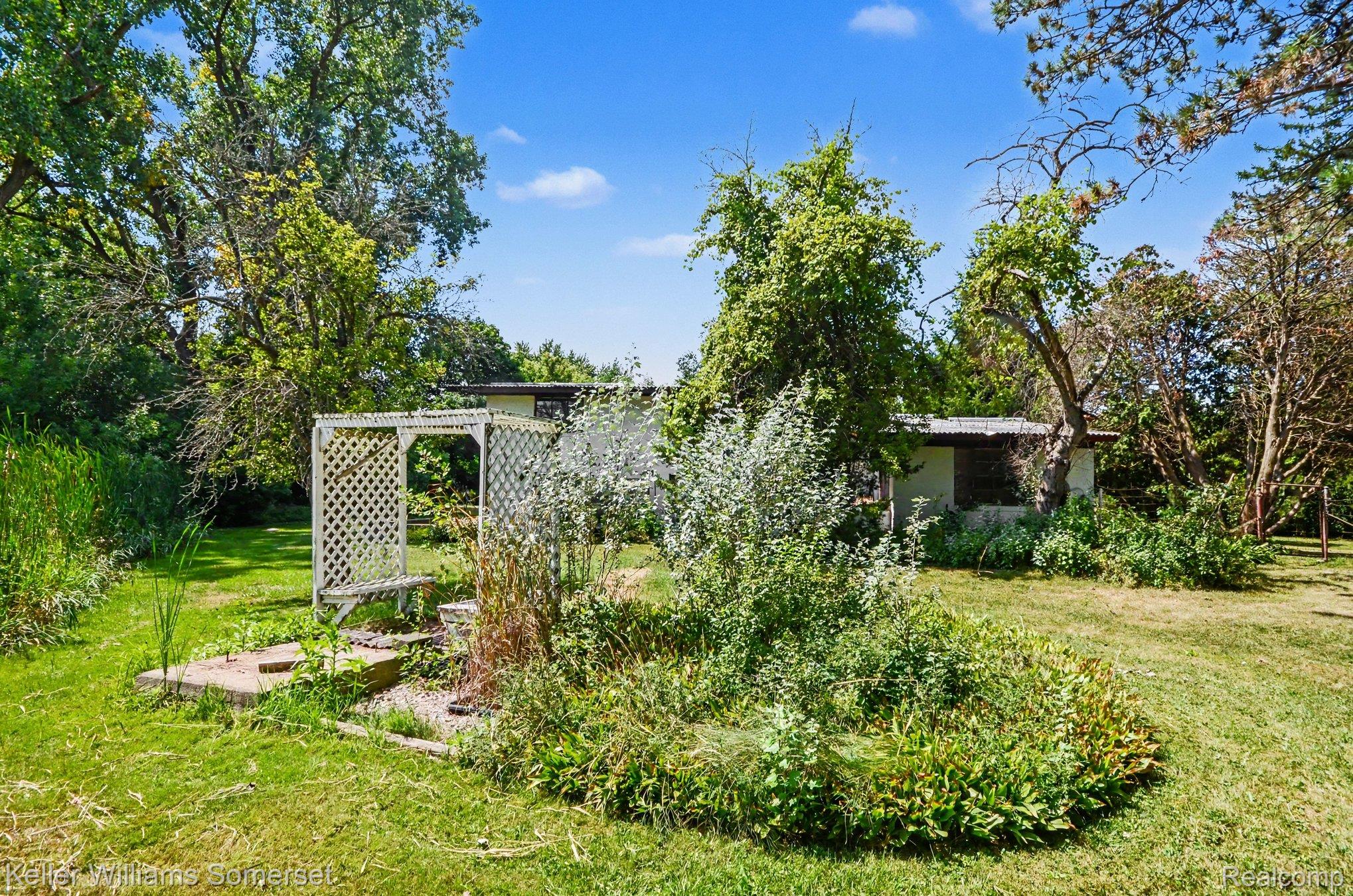 6920 Coolidge Highway Property Photo 21