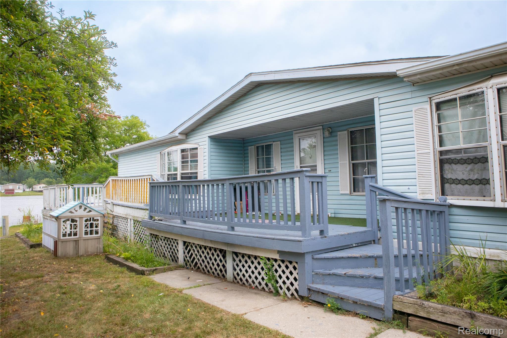 48584 Lakeview Circle Property Photo 1